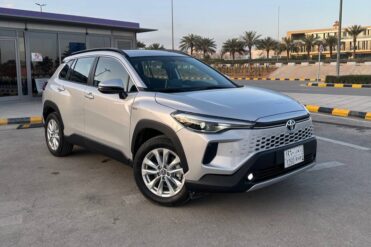 5 مميزات رائعة في تويوتا كورولا كروس ستاندرد 2025 الشكل الجديد في السعودية 5 مميزات رائعة في تويوتا كورولا كروس ستاندرد 2025 الشكل الجديد في السعودية 1