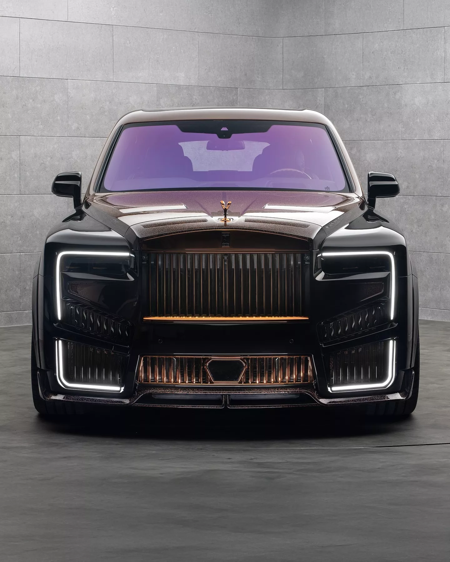 رولزرويس كولينان 2025 تحصل على إصدار بديع من منصوري بزخرفات عربية للشرق الأوسط