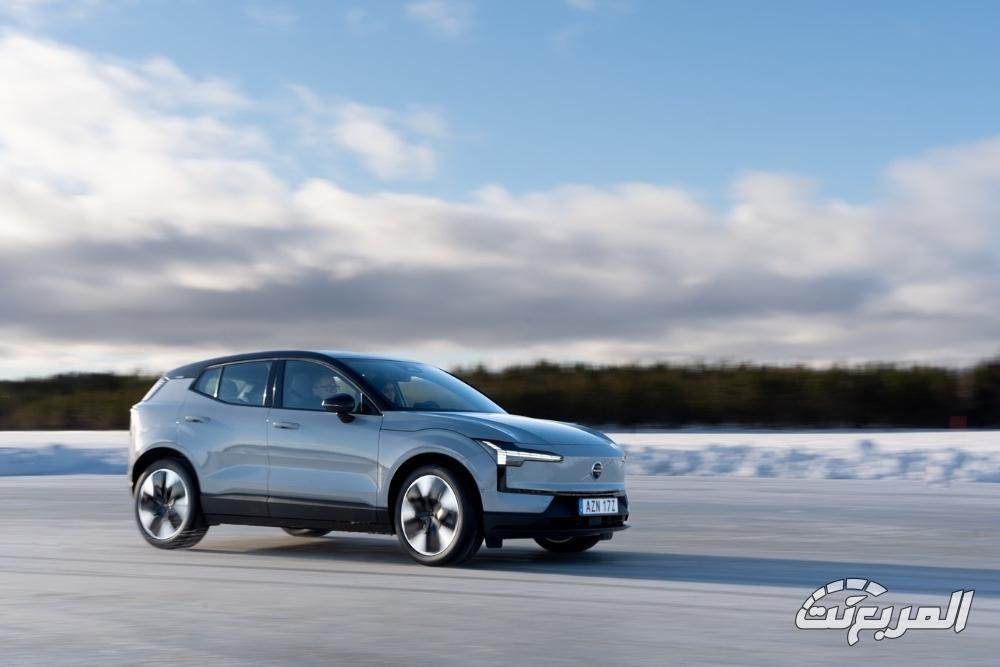 فولفو-ex30-المربع-نت-26