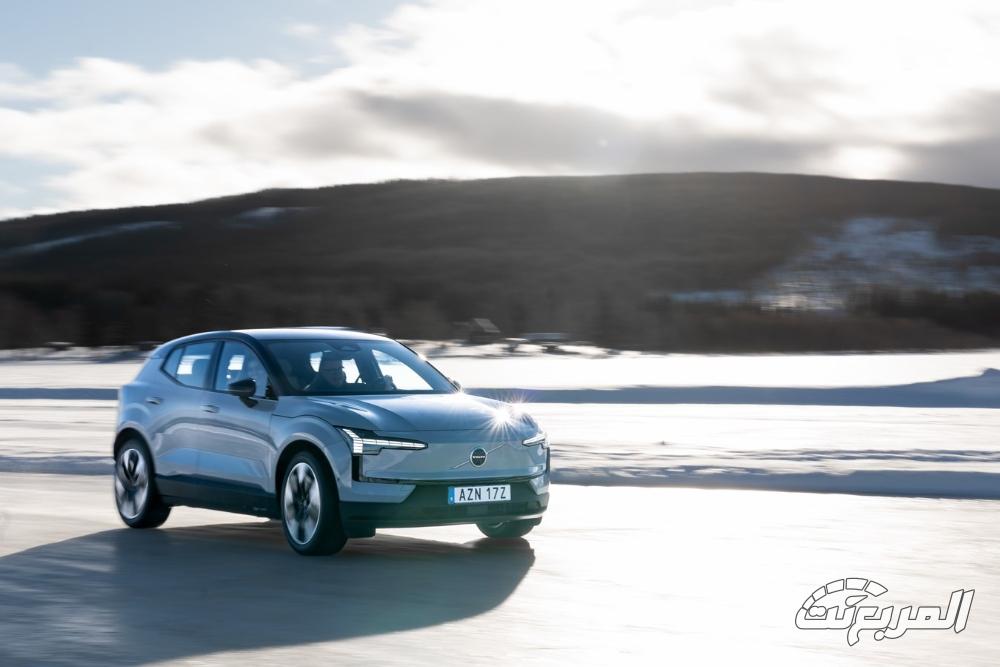 فولفو-ex30-المربع-نت-28