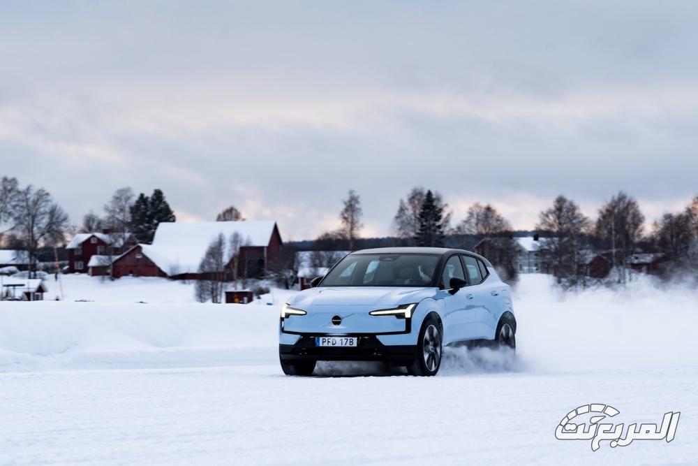 فولفو-ex30-المربع-نت-36