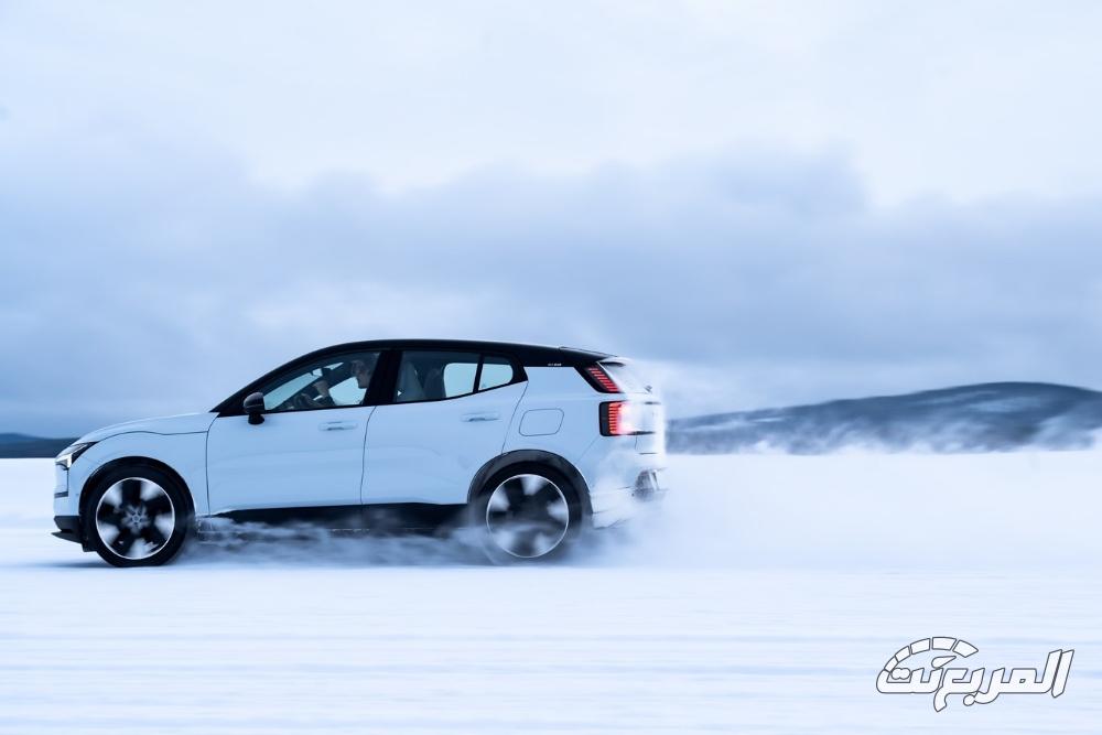 فولفو-ex30-المربع-نت-38