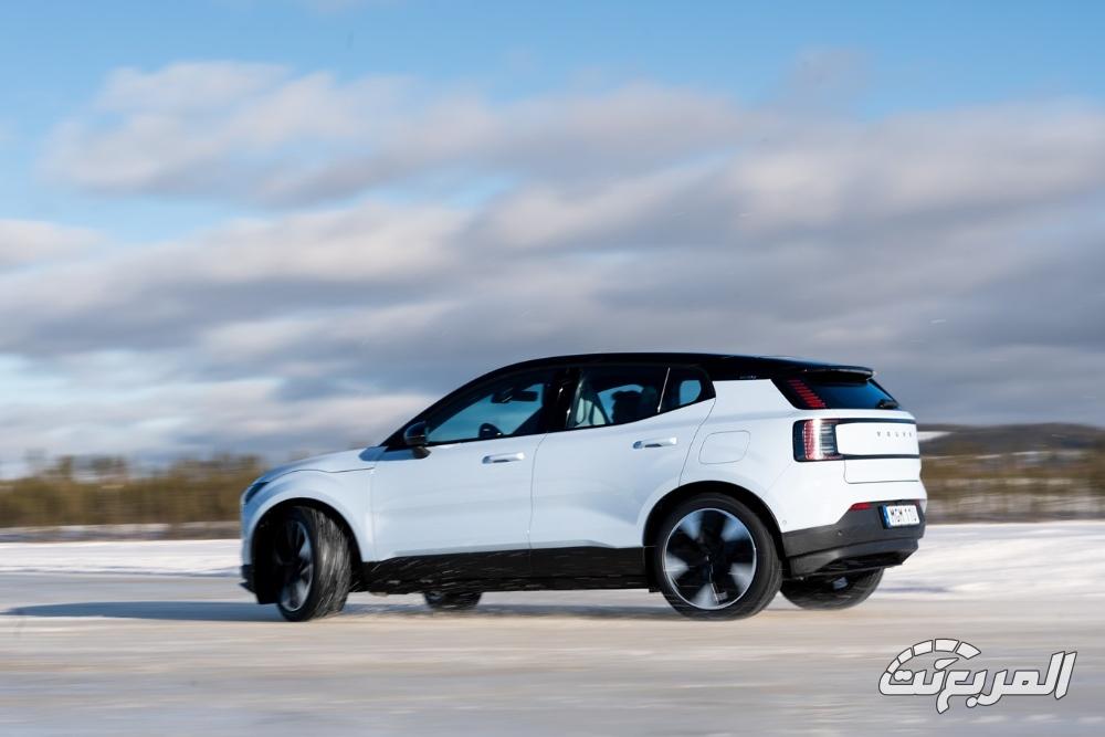 فولفو-ex30-المربع-نت-42