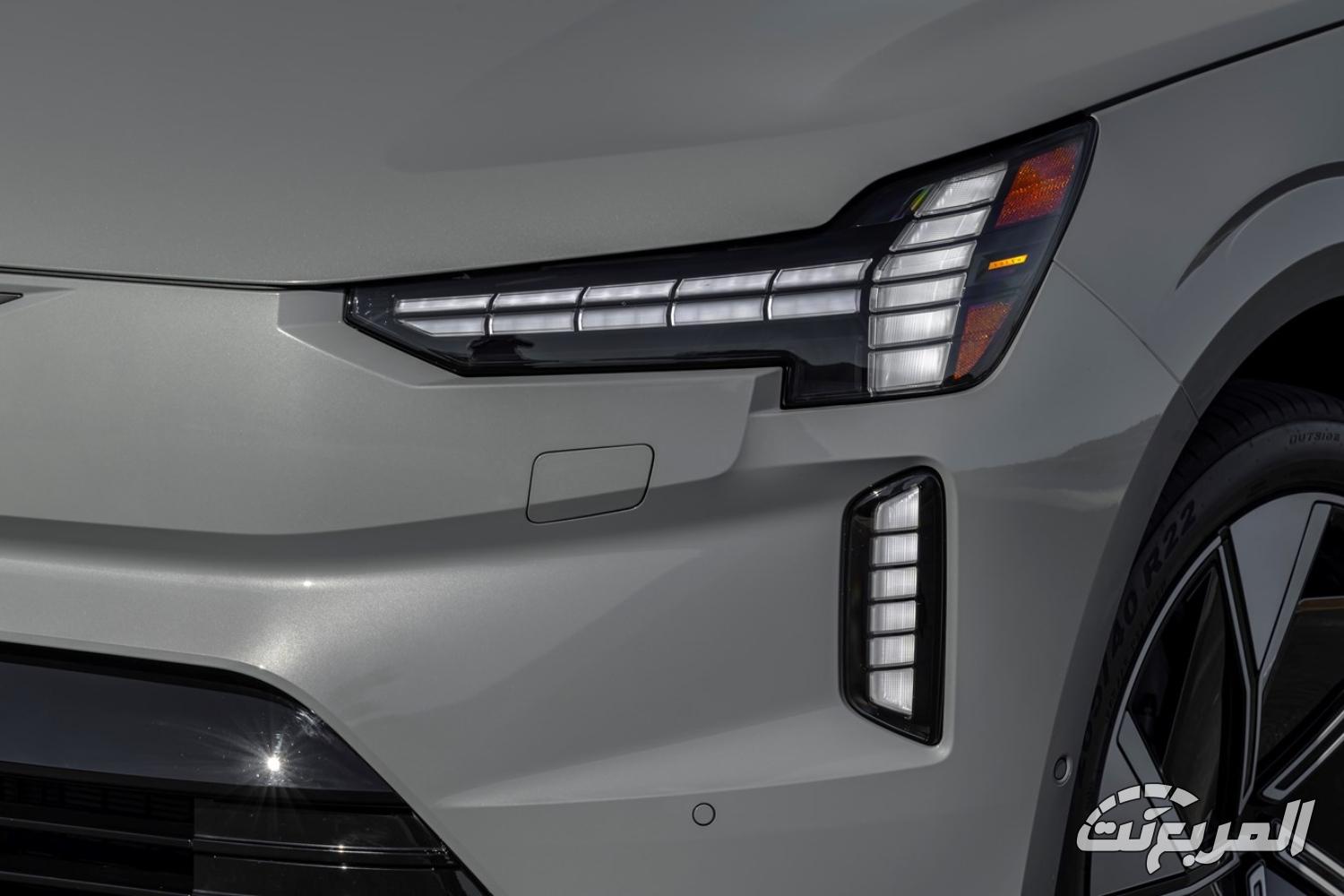 فولفو-ex90-المربع-نت-35