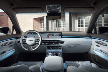 جينيسيس GV70 2025 من الداخل مميزات الراحة والرفاهية والفخامة مميزات جينيسيس GV70 من الداخل المربع نت