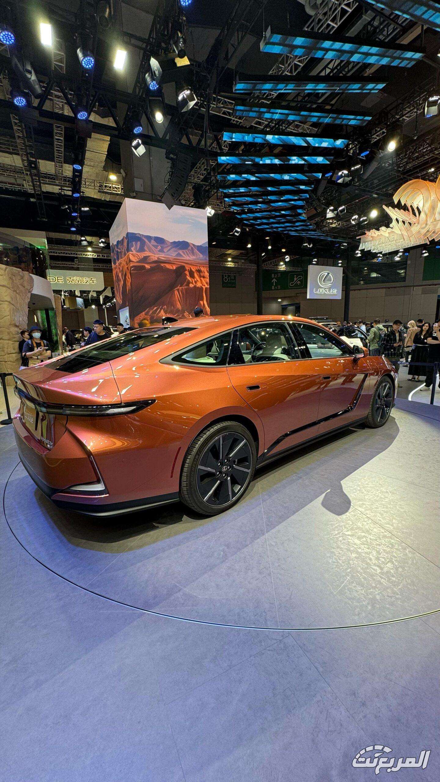 لكزس ES موديل 2026 الجديدة إليك كافة تجهيزات الجيل الثامن مع اختيارات المحركات "بالصور" صور لكزس ES موديل 2026 بجودة عالية من الخارج والداخل مع أبرز مواصفات السيارة الفاخرة