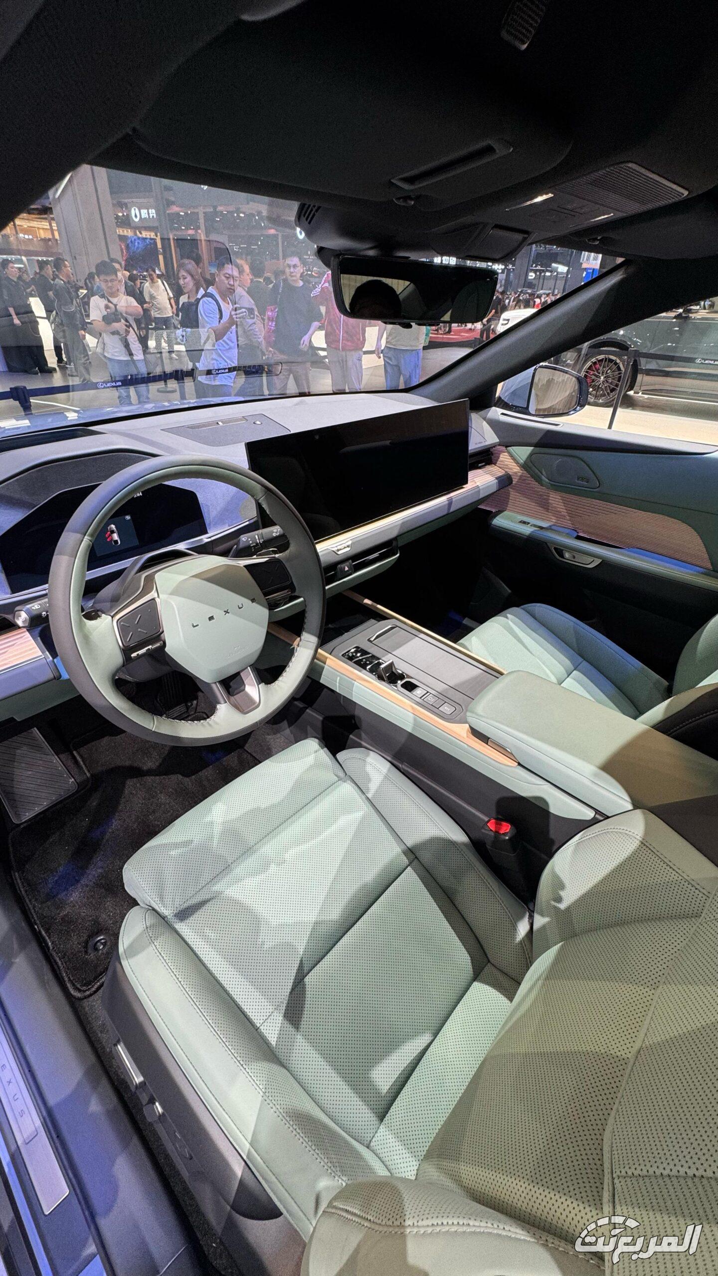 لكزس ES موديل 2026 الجديدة إليك كافة تجهيزات الجيل الثامن مع اختيارات المحركات "بالصور" صور لكزس ES موديل 2026 بجودة عالية من الخارج والداخل مع أبرز مواصفات السيارة الفاخرة