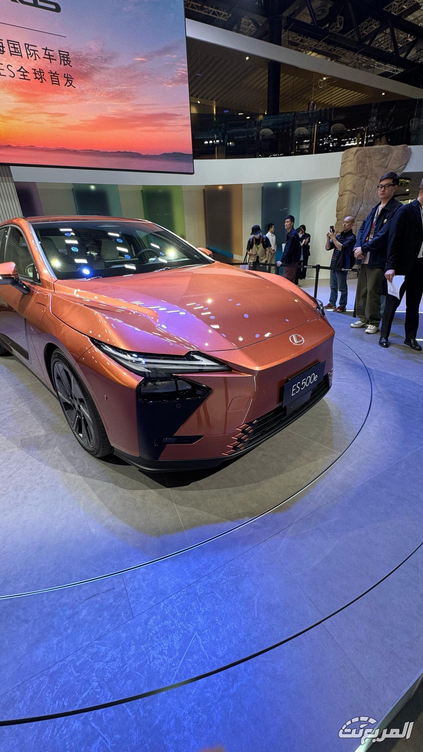 لكزس ES موديل 2026 الجديدة إليك كافة تجهيزات الجيل الثامن مع اختيارات المحركات "بالصور" صور لكزس ES موديل 2026 بجودة عالية من الخارج والداخل مع أبرز مواصفات السيارة الفاخرة