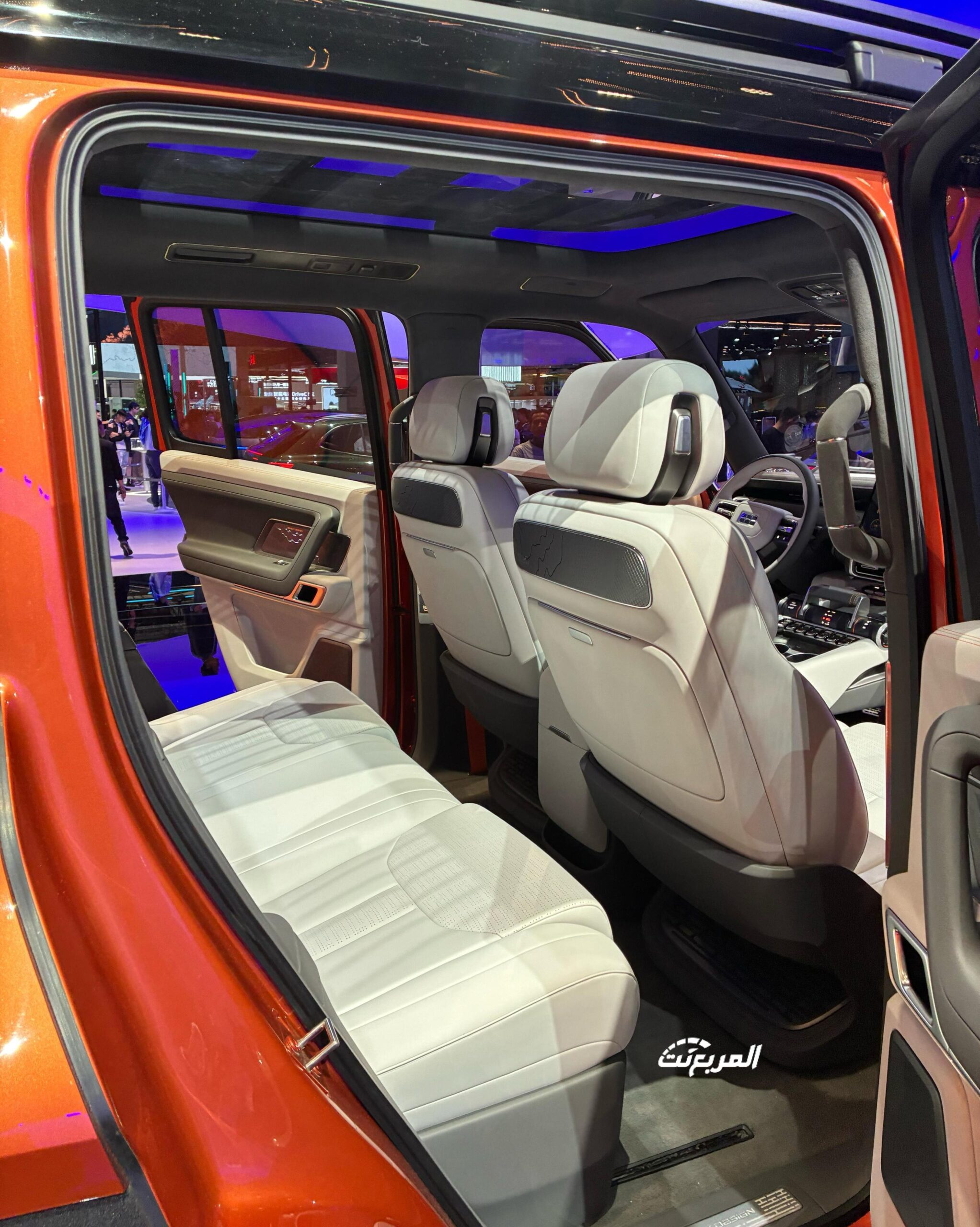 جيلي جالاكسي كروزر 2026 هي SUV عضلية جديدة قادرة على الطفو فوق المياه والتنقل بين الدفع الأمامي والخلفي والكلي جيلي جالاكسي كروزر 2026 هي SUV عضلية جديدة قادرة على الطفو فوق المياه والتنقل بين الدفع الأمامي والخلفي والكلي 8