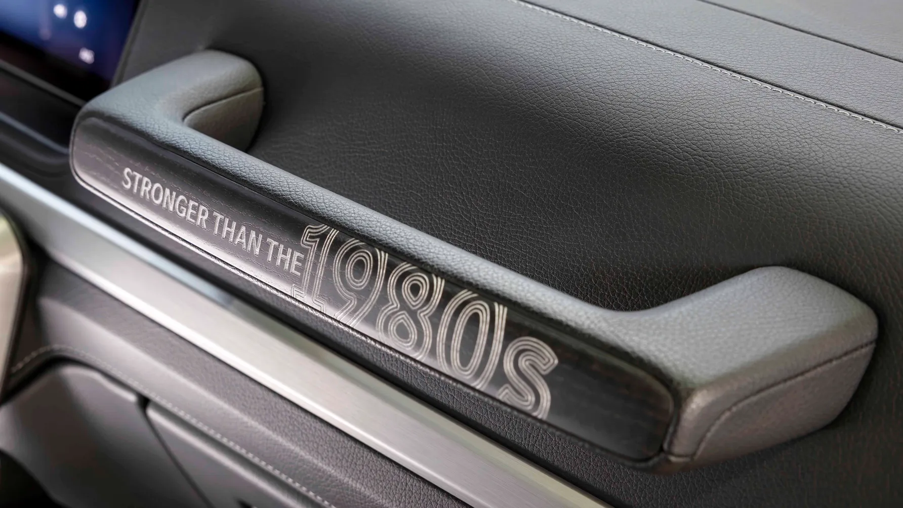 مرسيدس جي كلاس تحصل على إصدار كلاسيكي حصري مستوحى من الثمانينات بسعر 759,000 ريال مرسيدس جي كلاس تحصل على إصدار كلاسيكي حصري مستوحى من الثمانينات بسعر 759,000 ريال 4