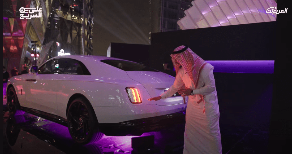 شرح سريع على رولزرويس سبيكتر بلاك بادج 2025 الجديدة شرح سريع على رولزرويس سبيكتر بلاك بادج 2025 الجديدة 2