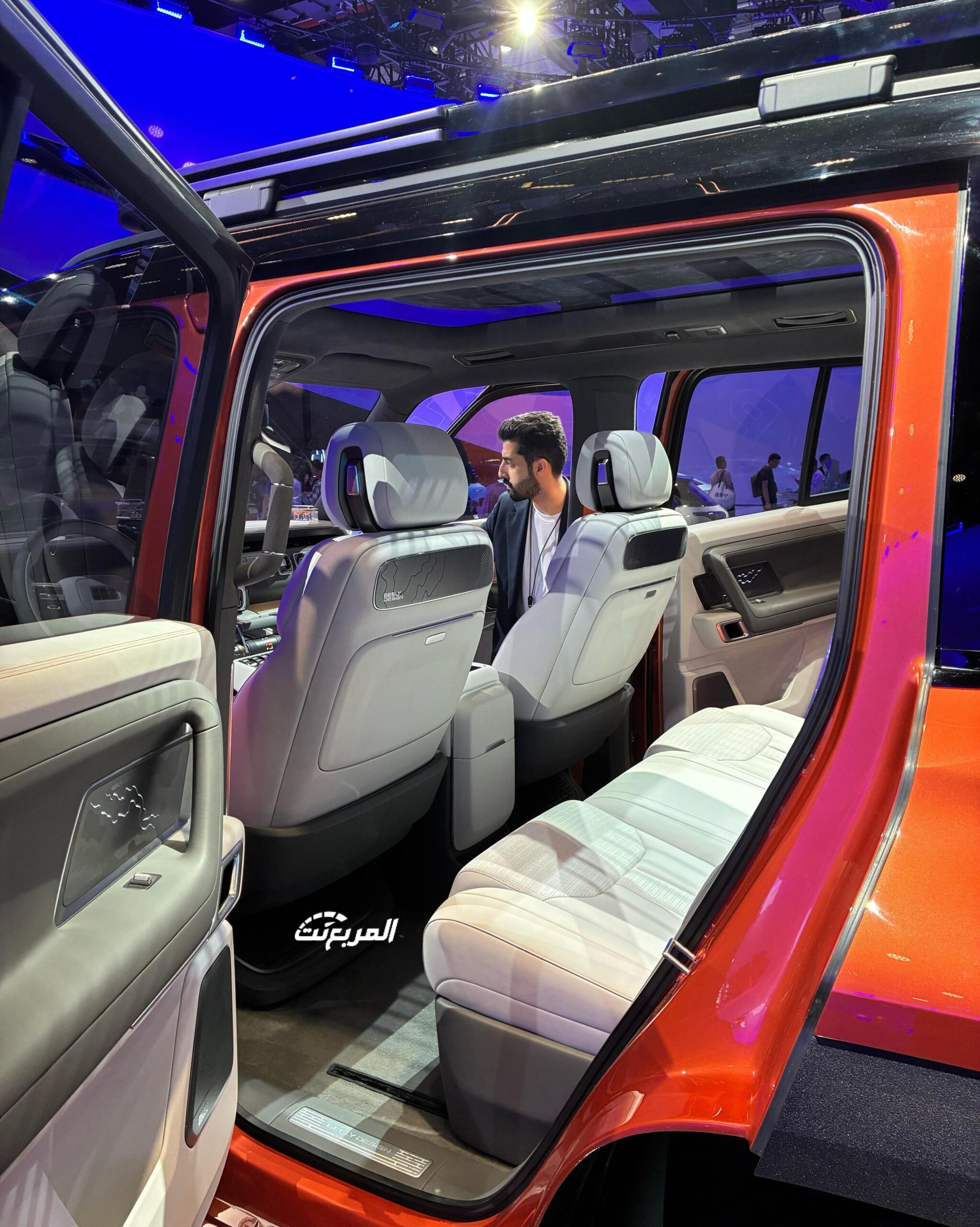 جيلي جالاكسي كروزر 2026 هي SUV عضلية جديدة قادرة على الطفو فوق المياه والتنقل بين الدفع الأمامي والخلفي والكلي جيلي جالاكسي كروزر 2026 هي SUV عضلية جديدة قادرة على الطفو فوق المياه والتنقل بين الدفع الأمامي والخلفي والكلي 7