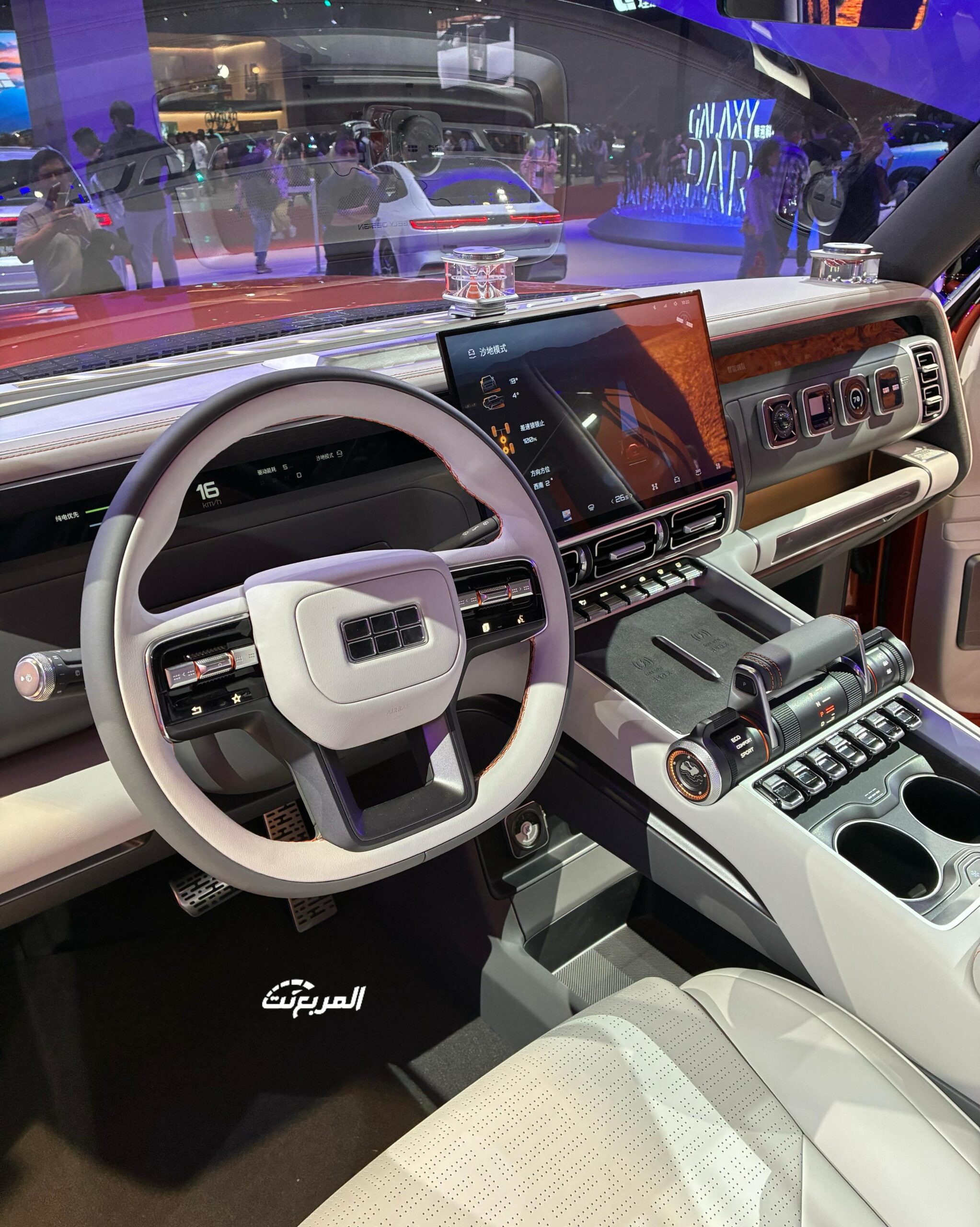 جيلي جالاكسي كروزر 2026 هي SUV عضلية جديدة قادرة على الطفو فوق المياه والتنقل بين الدفع الأمامي والخلفي والكلي جيلي جالاكسي كروزر 2026 هي SUV عضلية جديدة قادرة على الطفو فوق المياه والتنقل بين الدفع الأمامي والخلفي والكلي 4