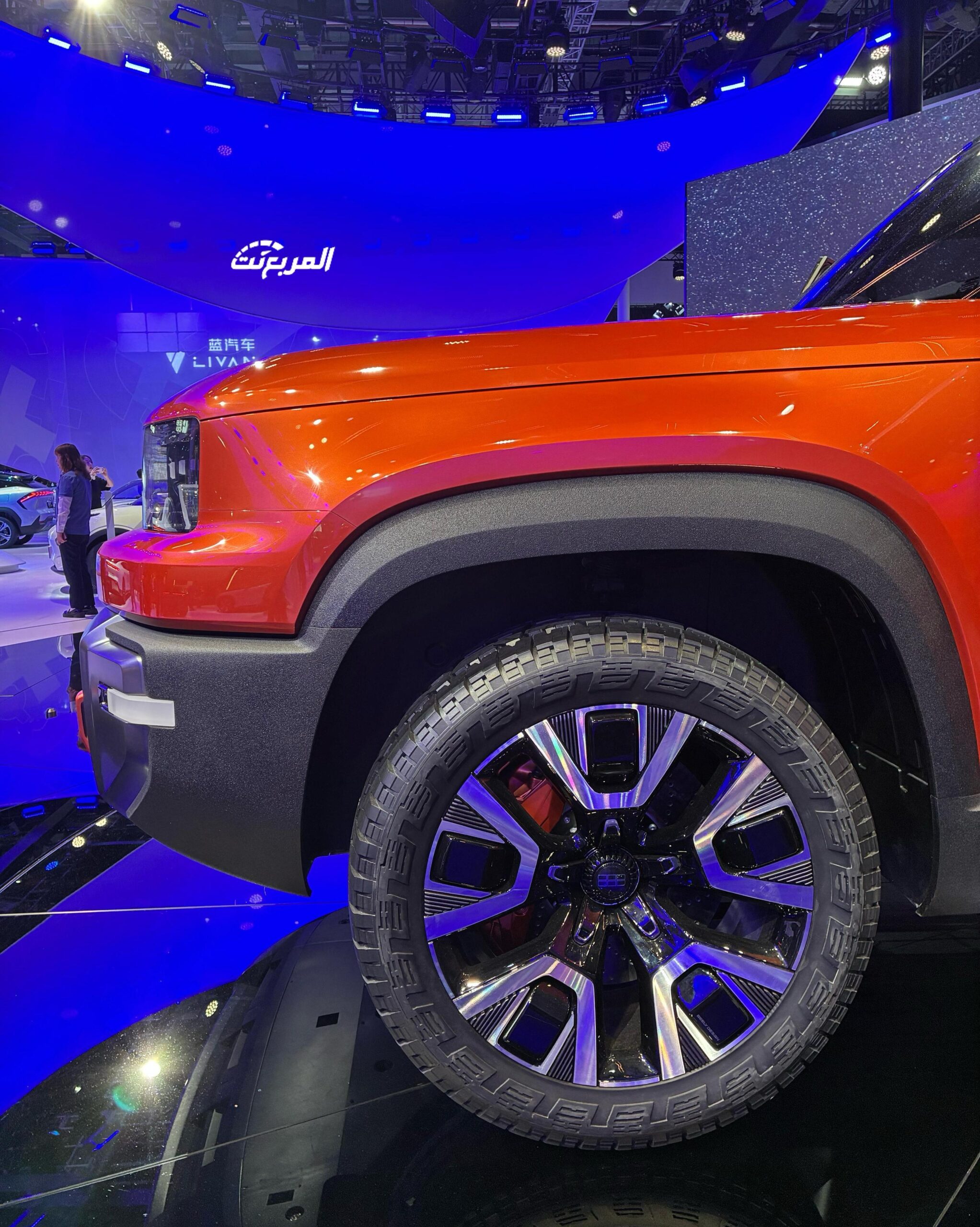 جيلي جالاكسي كروزر 2026 هي SUV عضلية جديدة قادرة على الطفو فوق المياه والتنقل بين الدفع الأمامي والخلفي والكلي جيلي جالاكسي كروزر 2026 هي SUV عضلية جديدة قادرة على الطفو فوق المياه والتنقل بين الدفع الأمامي والخلفي والكلي 3