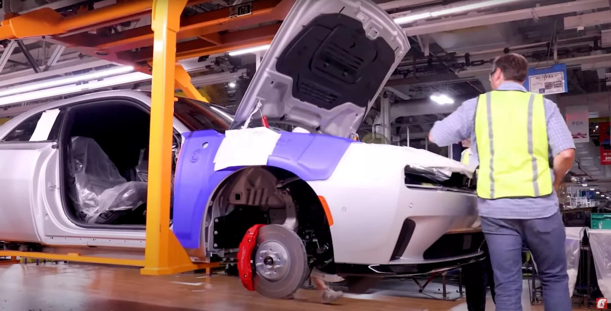 ستيلانتس تسرح آلاف العمال وتعلق العمل في مصانع دودج وجيب بعد ضرائب ترامب