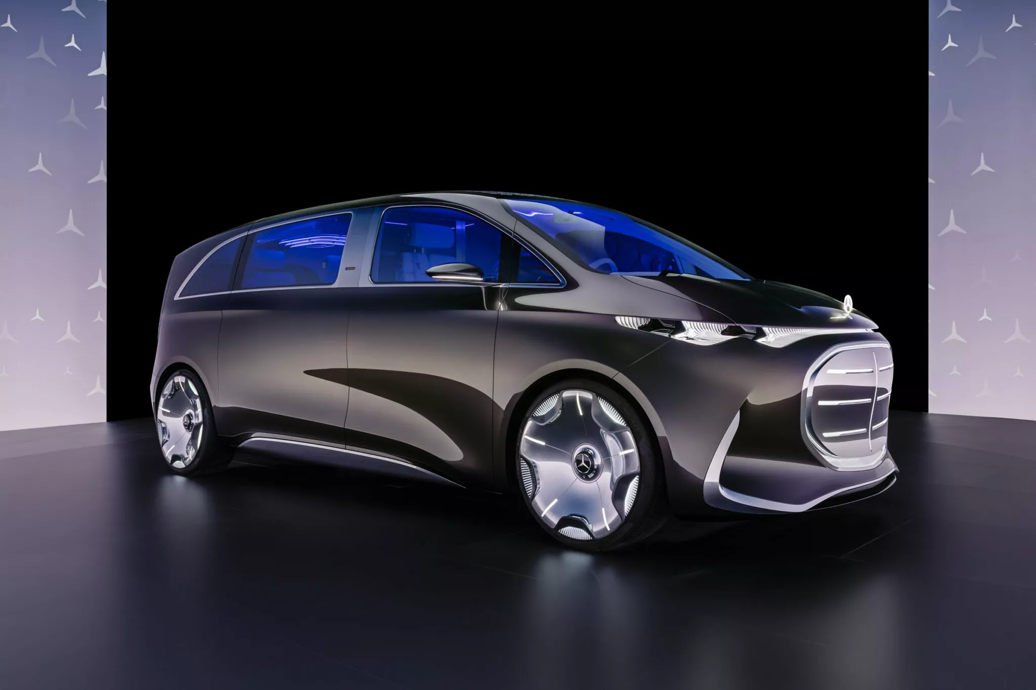 مرسيدس تكشف عن أفخم سيارة فان في تاريخها بشاشة سينمائية 65 بوصة! مرسيدس تكشف عن أفخم سيارة فان في تاريخها بشاشة سينمائية 65 بوصة! 4