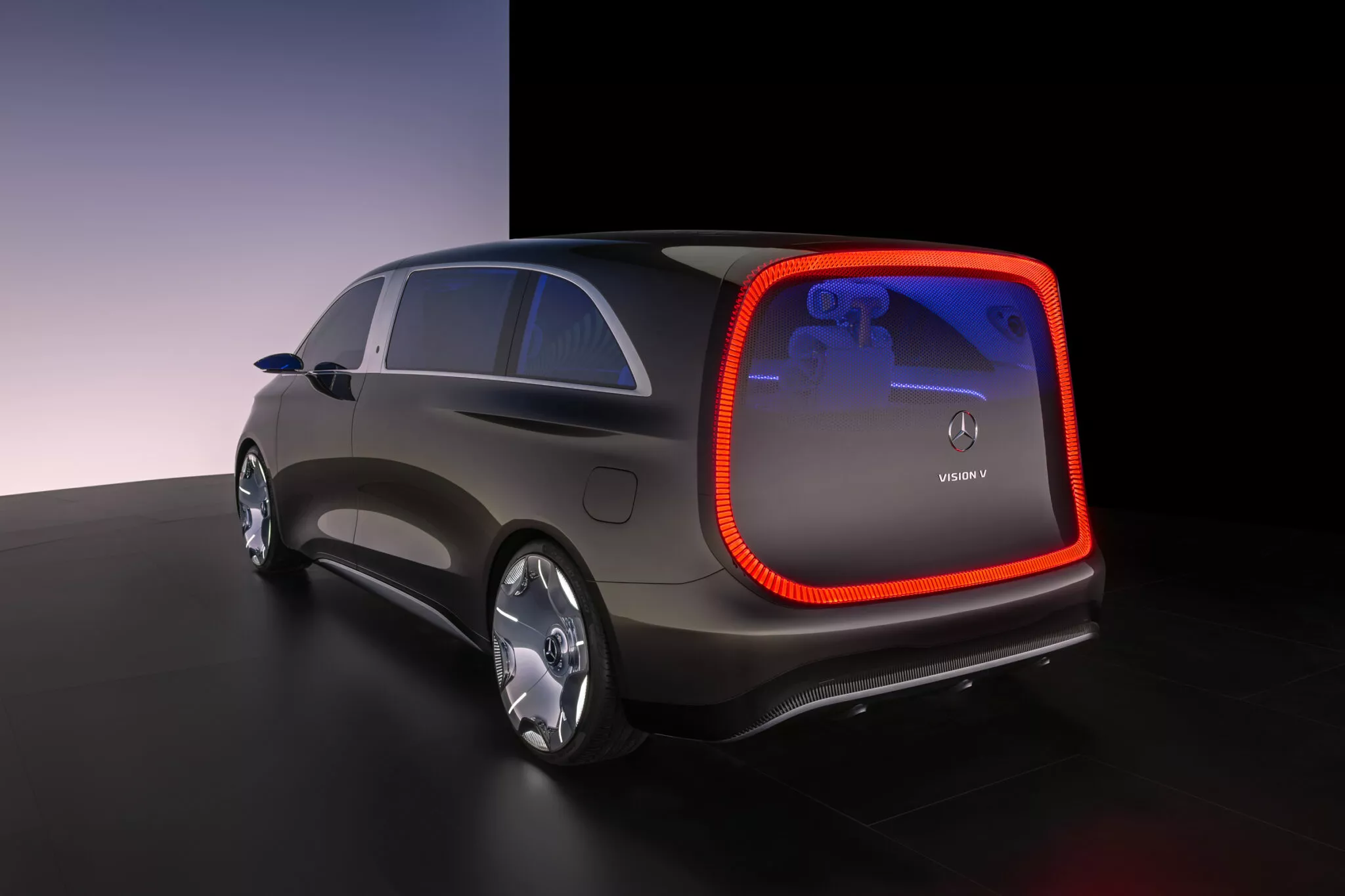 مرسيدس تكشف عن أفخم سيارة فان في تاريخها بشاشة سينمائية 65 بوصة! مرسيدس تكشف عن أفخم سيارة فان في تاريخها بشاشة سينمائية 65 بوصة! 10