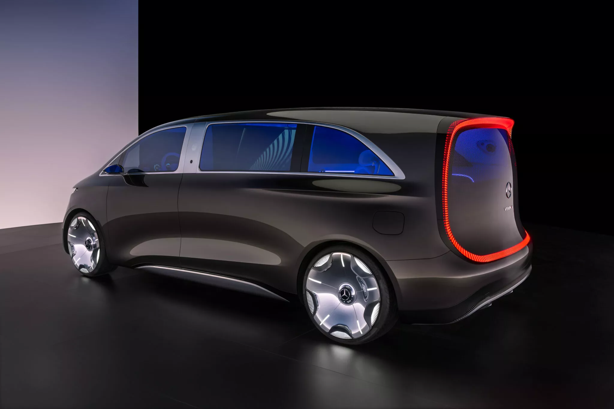 مرسيدس تكشف عن أفخم سيارة فان في تاريخها بشاشة سينمائية 65 بوصة! مرسيدس تكشف عن أفخم سيارة فان في تاريخها بشاشة سينمائية 65 بوصة! 11