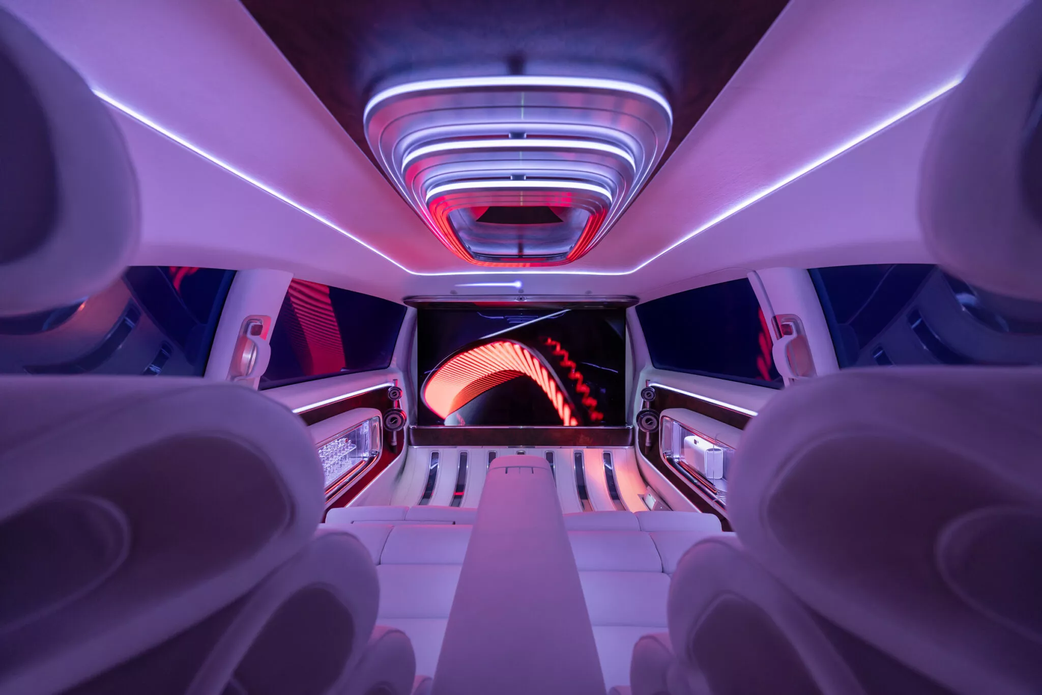 مرسيدس تكشف عن أفخم سيارة فان في تاريخها بشاشة سينمائية 65 بوصة! مرسيدس تكشف عن أفخم سيارة فان في تاريخها بشاشة سينمائية 65 بوصة! 25