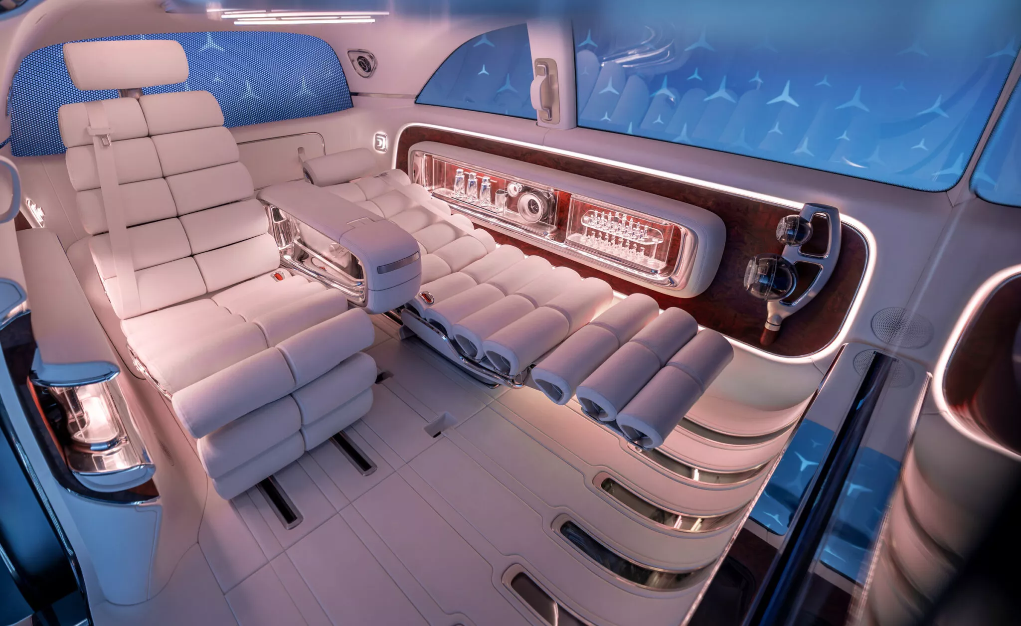 مرسيدس تكشف عن أفخم سيارة فان في تاريخها بشاشة سينمائية 65 بوصة! مرسيدس تكشف عن أفخم سيارة فان في تاريخها بشاشة سينمائية 65 بوصة! 28