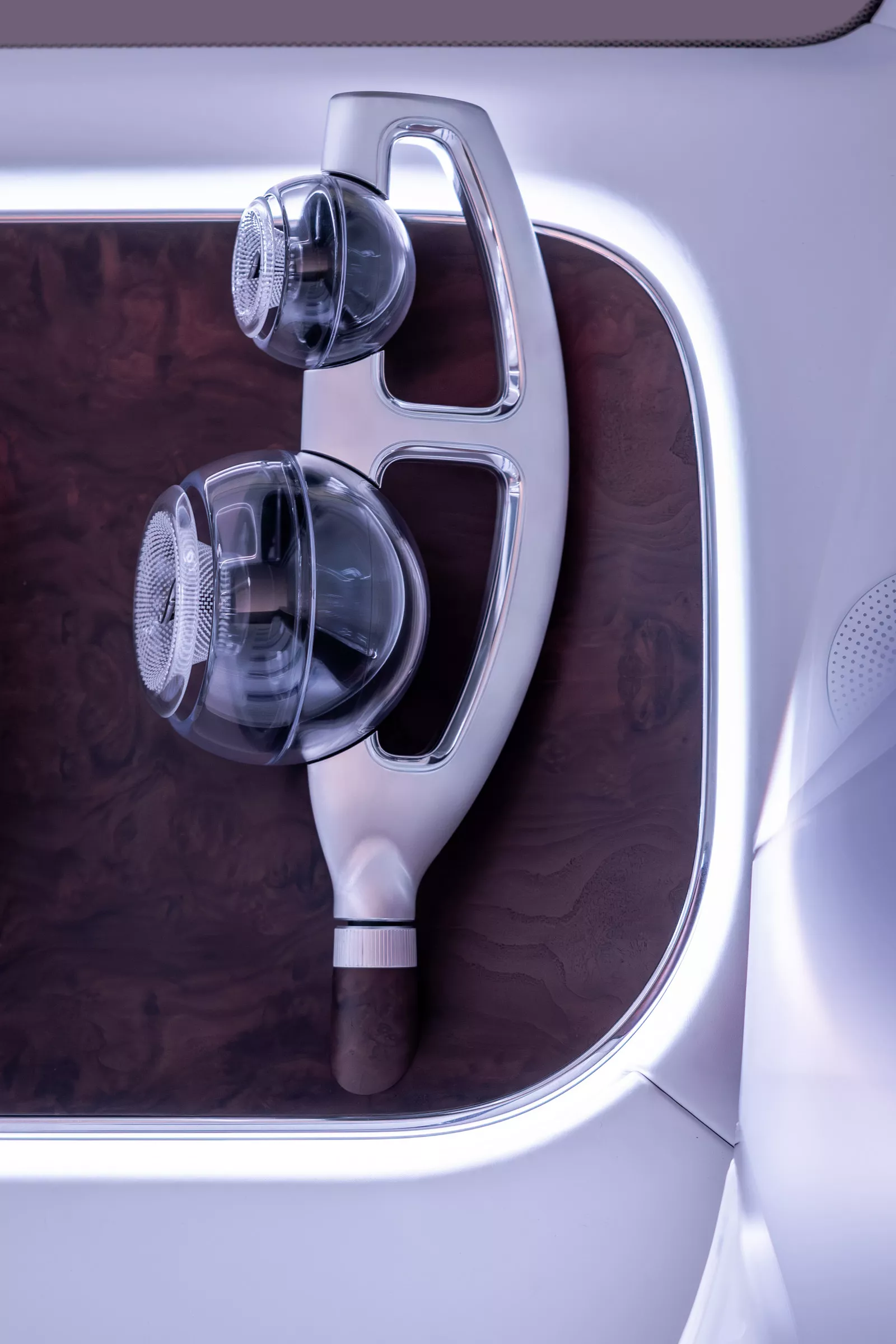 مرسيدس تكشف عن أفخم سيارة فان في تاريخها بشاشة سينمائية 65 بوصة! مرسيدس تكشف عن أفخم سيارة فان في تاريخها بشاشة سينمائية 65 بوصة! 30