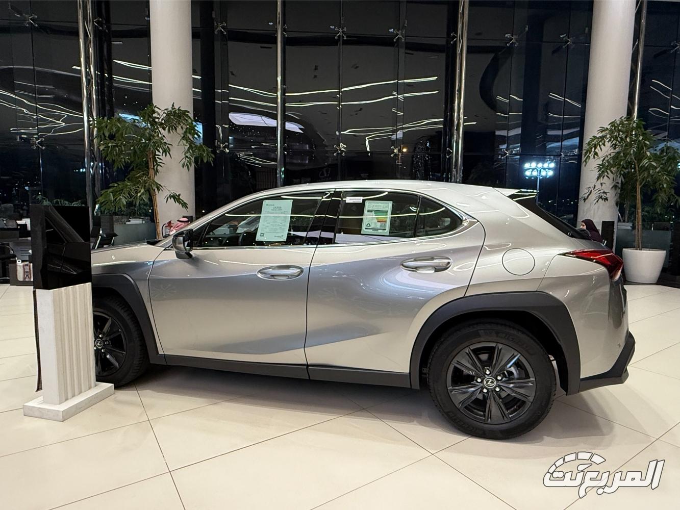 لكزس-ux-المربع-نت-2-3