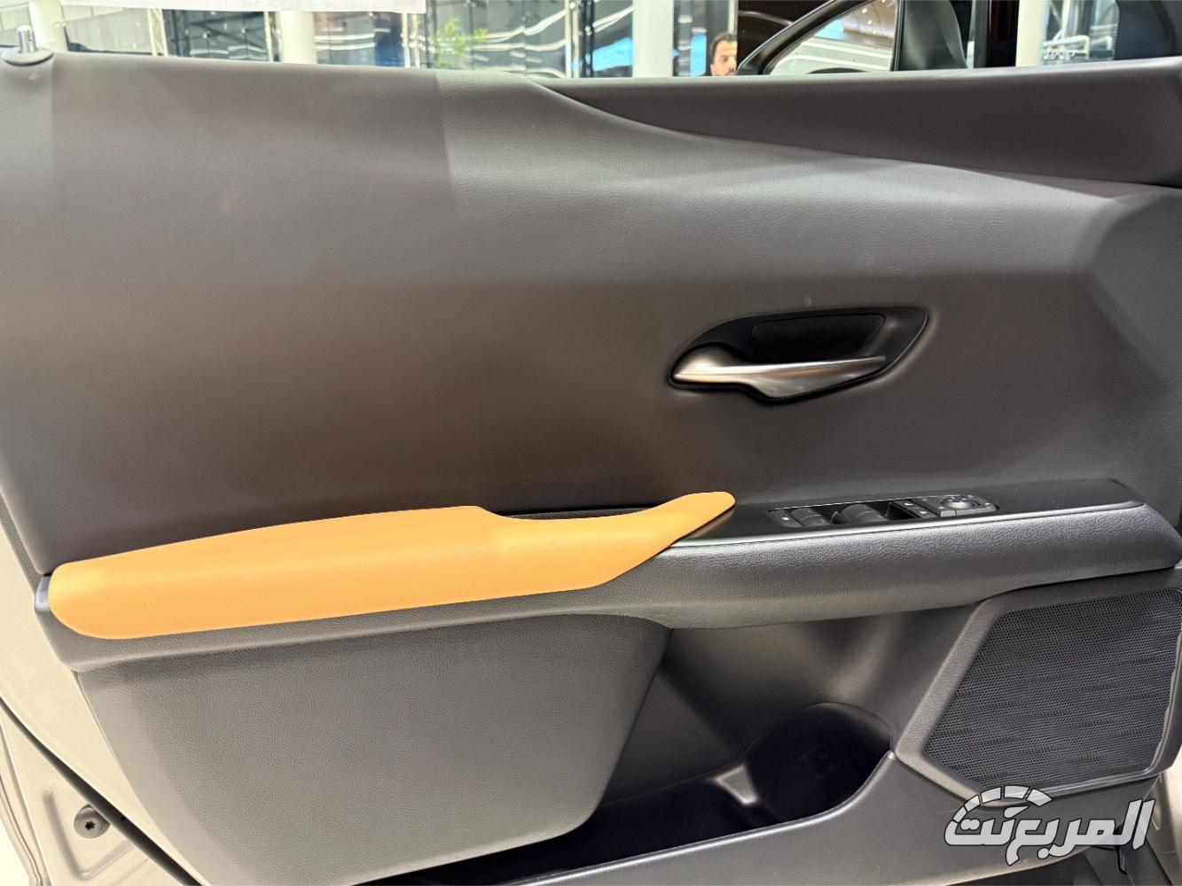 لكزس-ux-المربع-نت-9-3