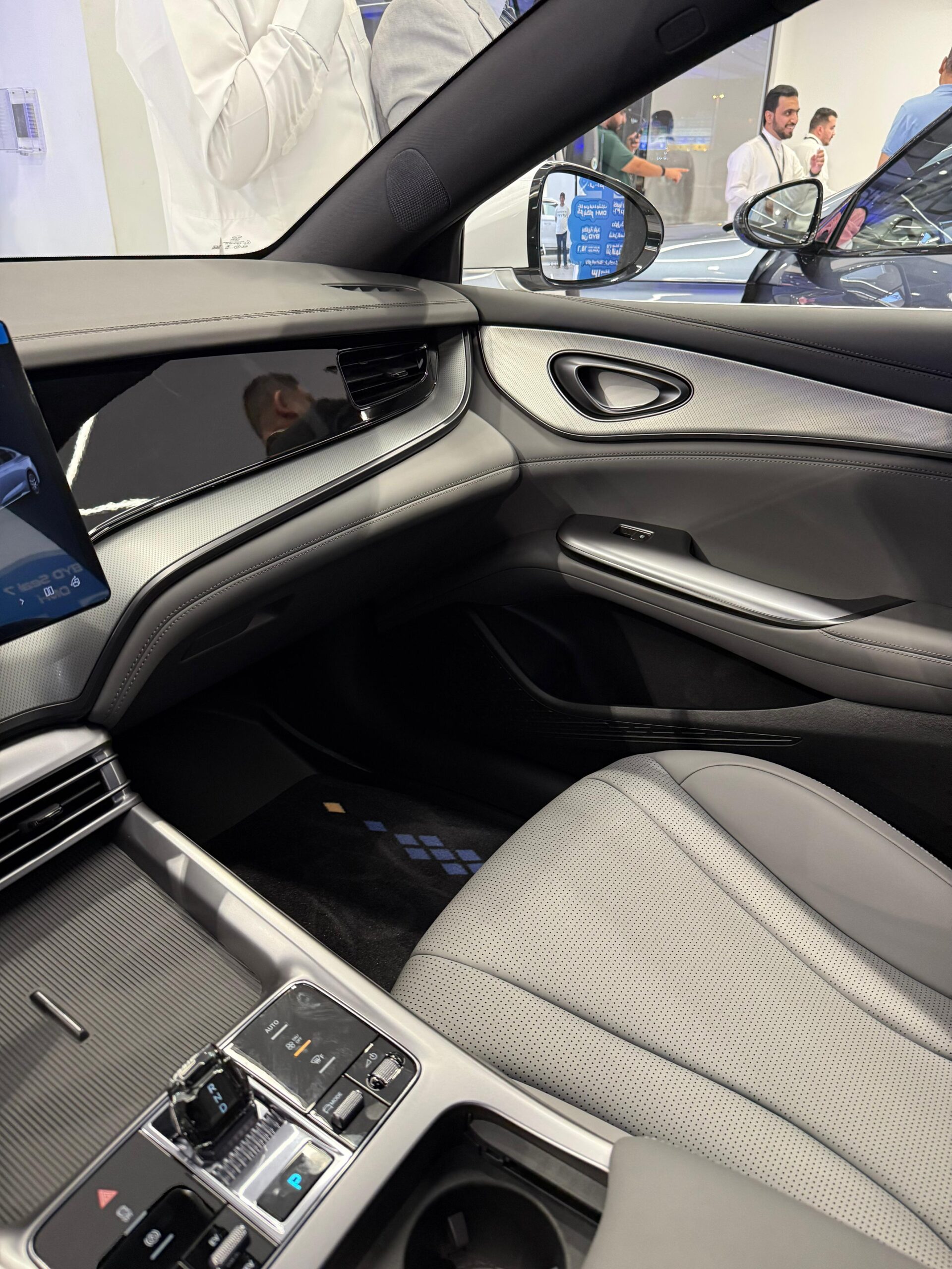 بي واي دي سيل 7 42