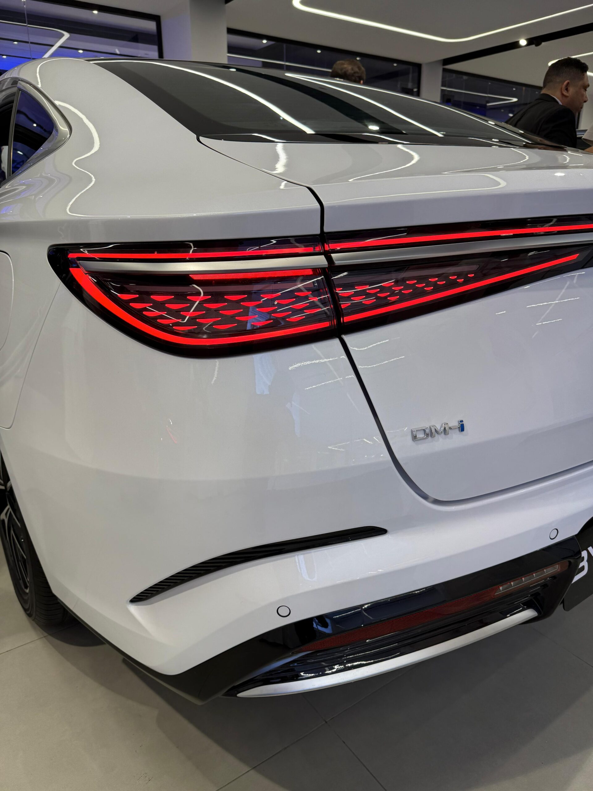 بي واي دي سيل 7 50