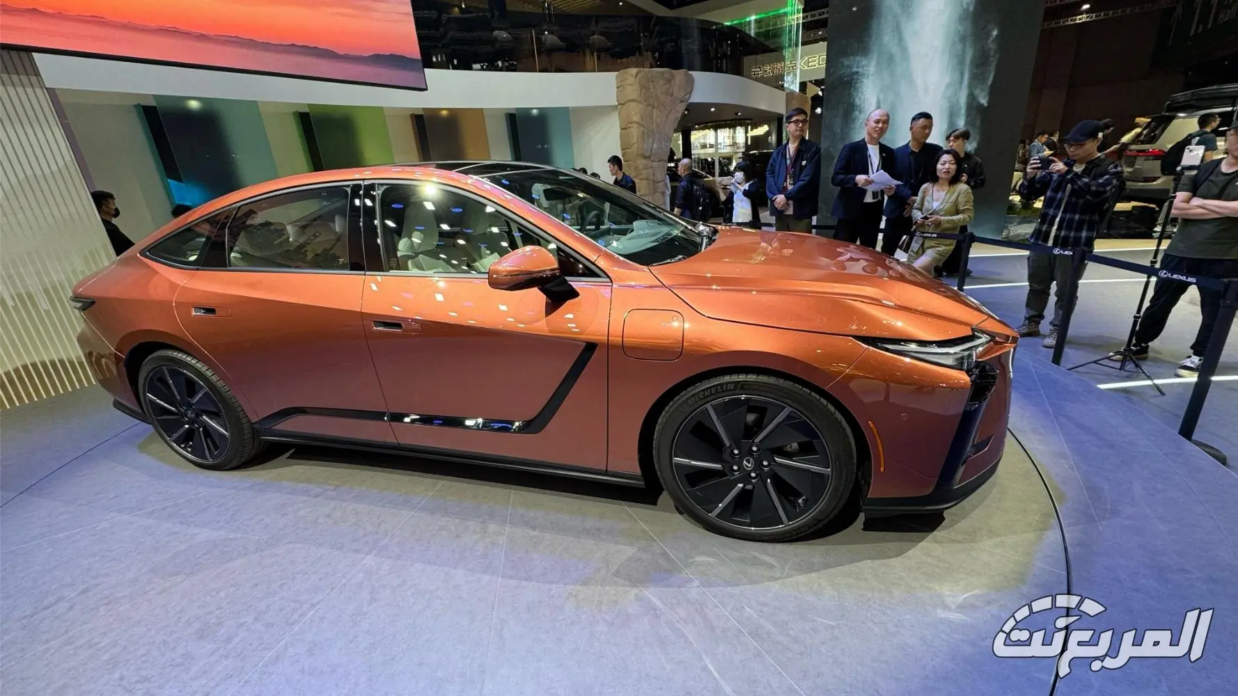 لكزس الجديدة ES 2026 صارت كهربائية وهايبرد فقط!.. حلقة من جديد السيارات لكزس الجديدة ES 2026 صارت كهربائية وهايبرد فقط!.. حلقة من جديد السيارات 7