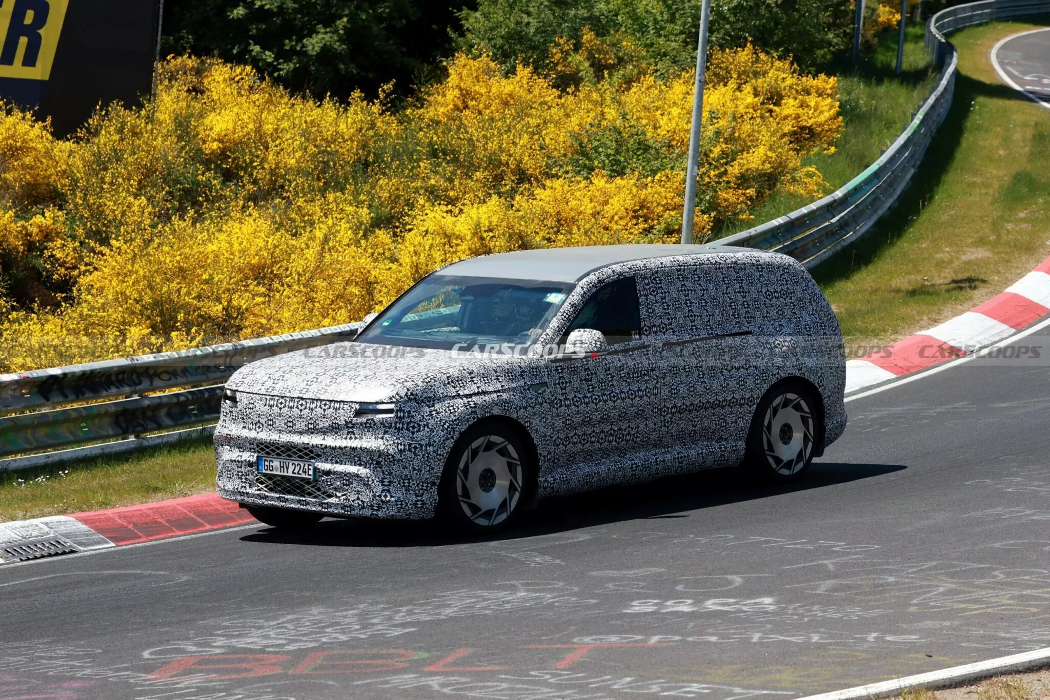 جينيسيس GV90 موديل 2026 الأفخم والأكبر للعلامة يظهر أثناء اختباره بأخف تمويهات حتى الآن جينيسيس GV90 موديل 2026 الأفخم والأكبر للعلامة يظهر أثناء اختباره بأخف تمويهات حتى الآن 7