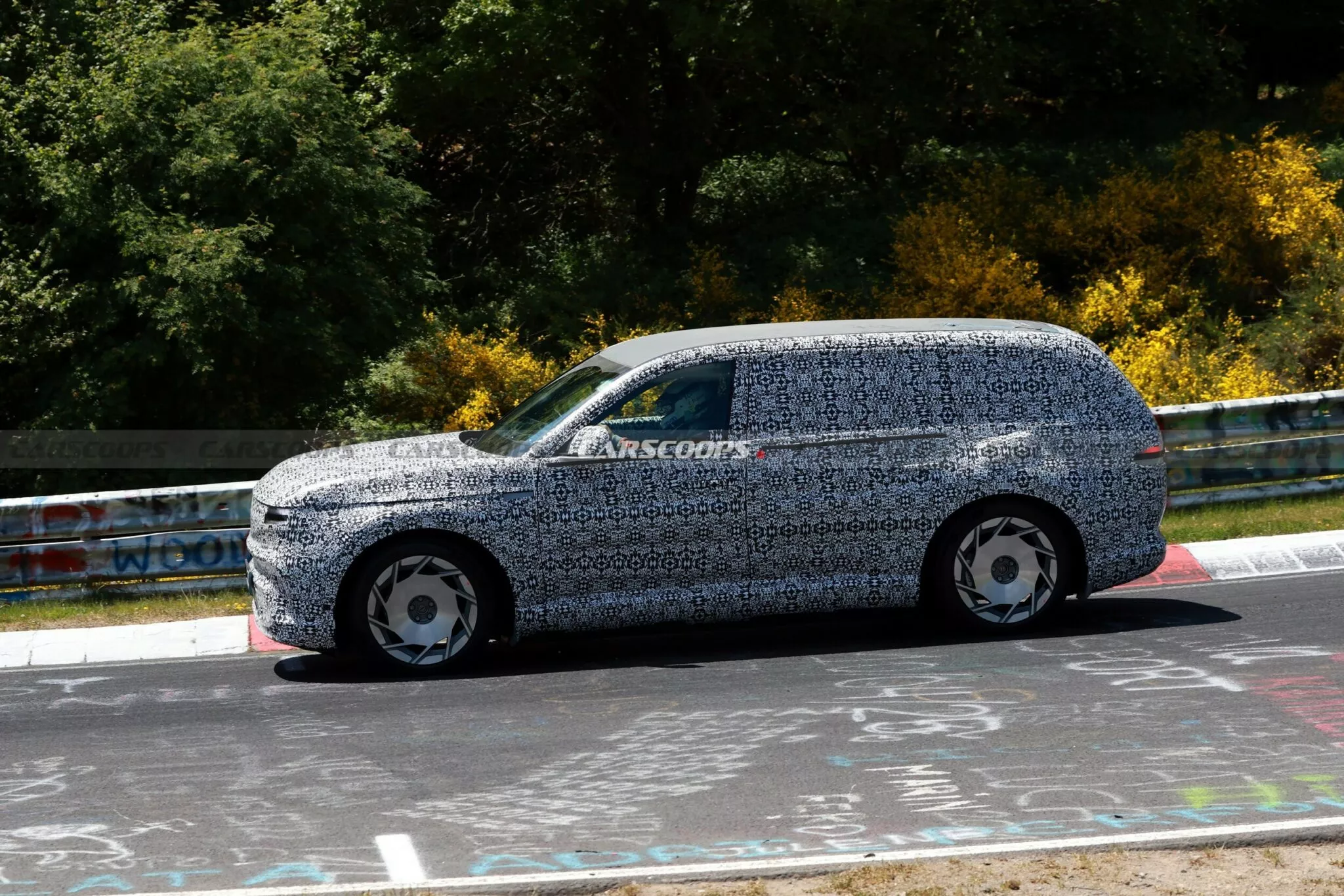 جينيسيس GV90 موديل 2026 الأفخم والأكبر للعلامة يظهر أثناء اختباره بأخف تمويهات حتى الآن جينيسيس GV90 موديل 2026 الأفخم والأكبر للعلامة يظهر أثناء اختباره بأخف تمويهات حتى الآن 8