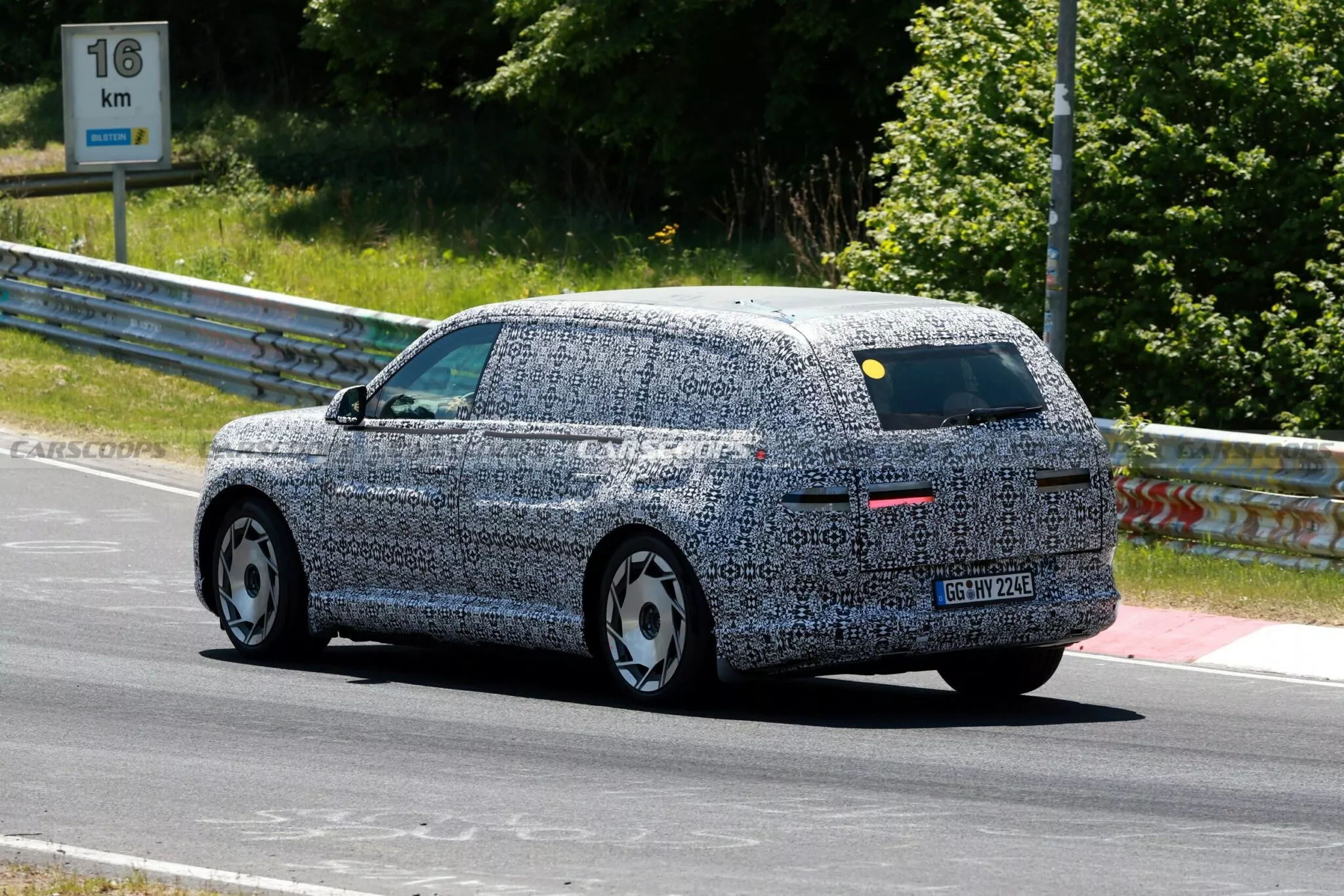 جينيسيس GV90 موديل 2026 الأفخم والأكبر للعلامة يظهر أثناء اختباره بأخف تمويهات حتى الآن جينيسيس GV90 موديل 2026 الأفخم والأكبر للعلامة يظهر أثناء اختباره بأخف تمويهات حتى الآن 10