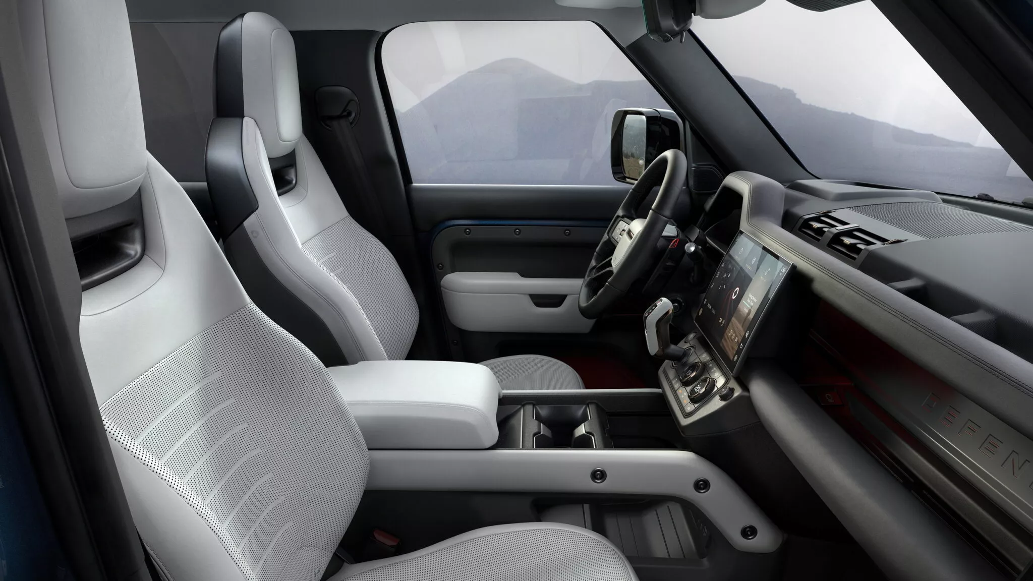 لاندروفر ديفندر 2026 فيس ليفت الجديدة تنطلق بتحديثات جمالية محدودة وشاشة لمسية أكبر حجماً 20