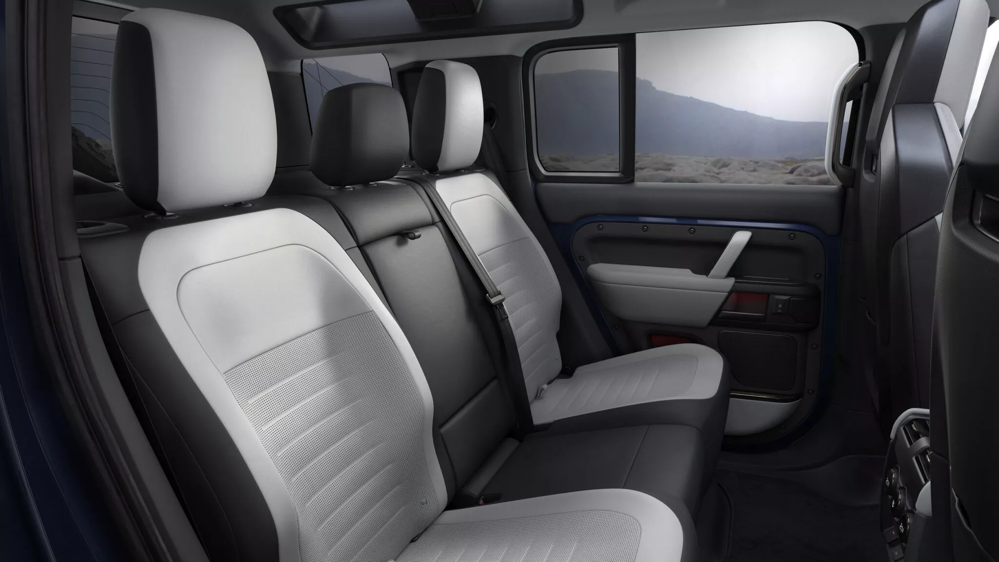 لاندروفر ديفندر 2026 فيس ليفت الجديدة تنطلق بتحديثات جمالية محدودة وشاشة لمسية أكبر حجماً 21