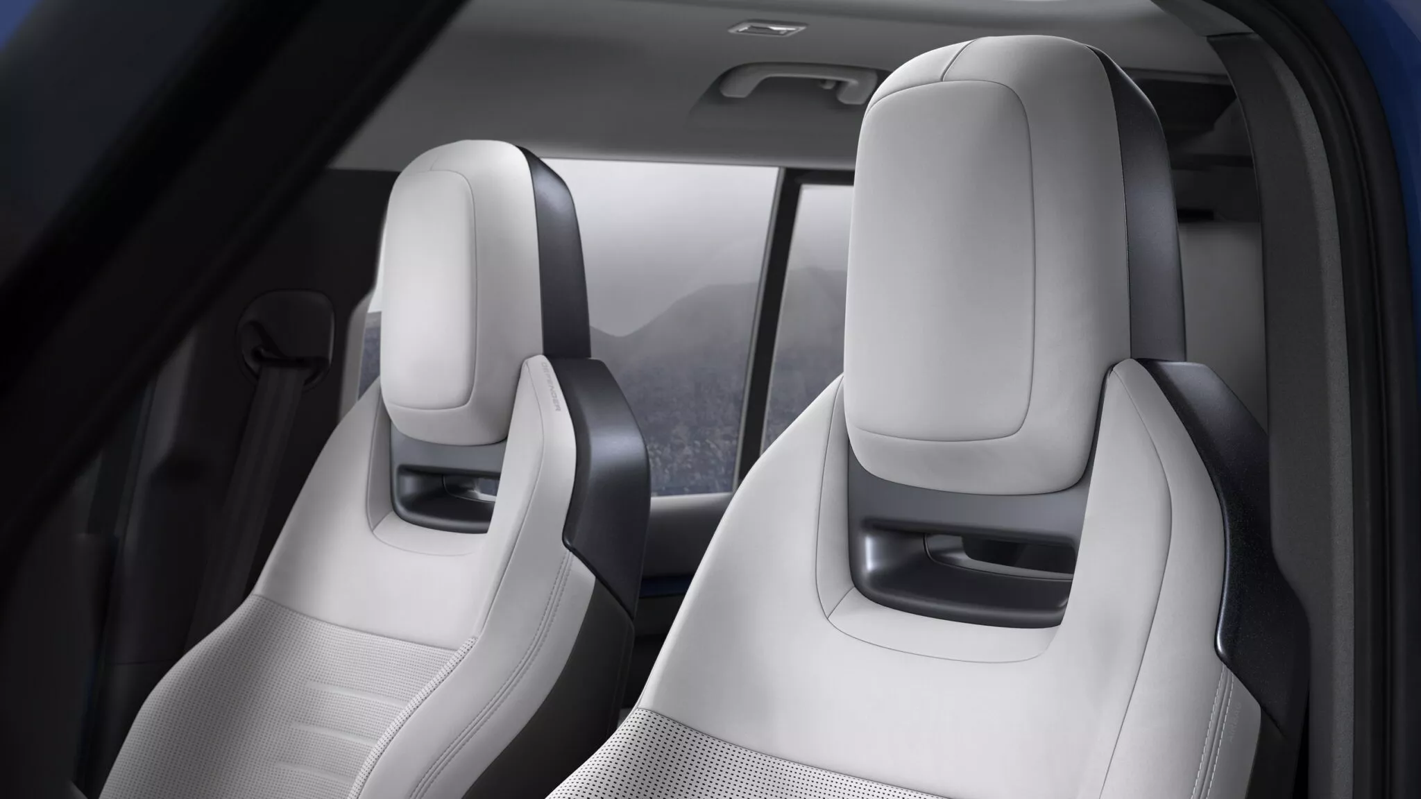 لاندروفر ديفندر 2026 فيس ليفت الجديدة تنطلق بتحديثات جمالية محدودة وشاشة لمسية أكبر حجماً 22