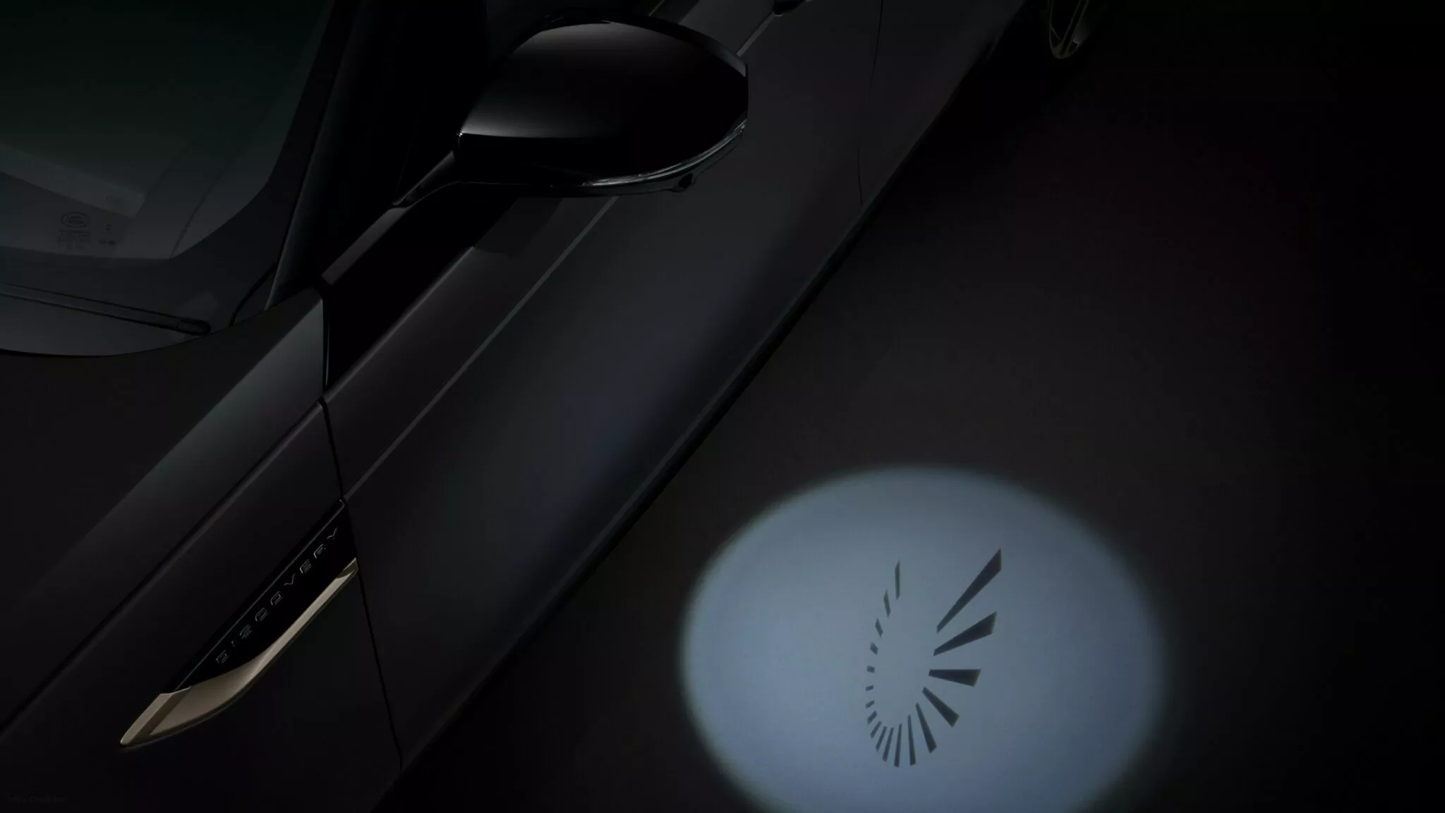 لاندروفر ديسكفري تحصل على أفخم إصدار في تاريخها للاحتفال بالذكرى السنوية 35 لانطلاقها لاندروفر ديسكفري تحصل على أفخم إصدار في تاريخها للاحتفال بالذكرى السنوية 35 لانطلاقها 14