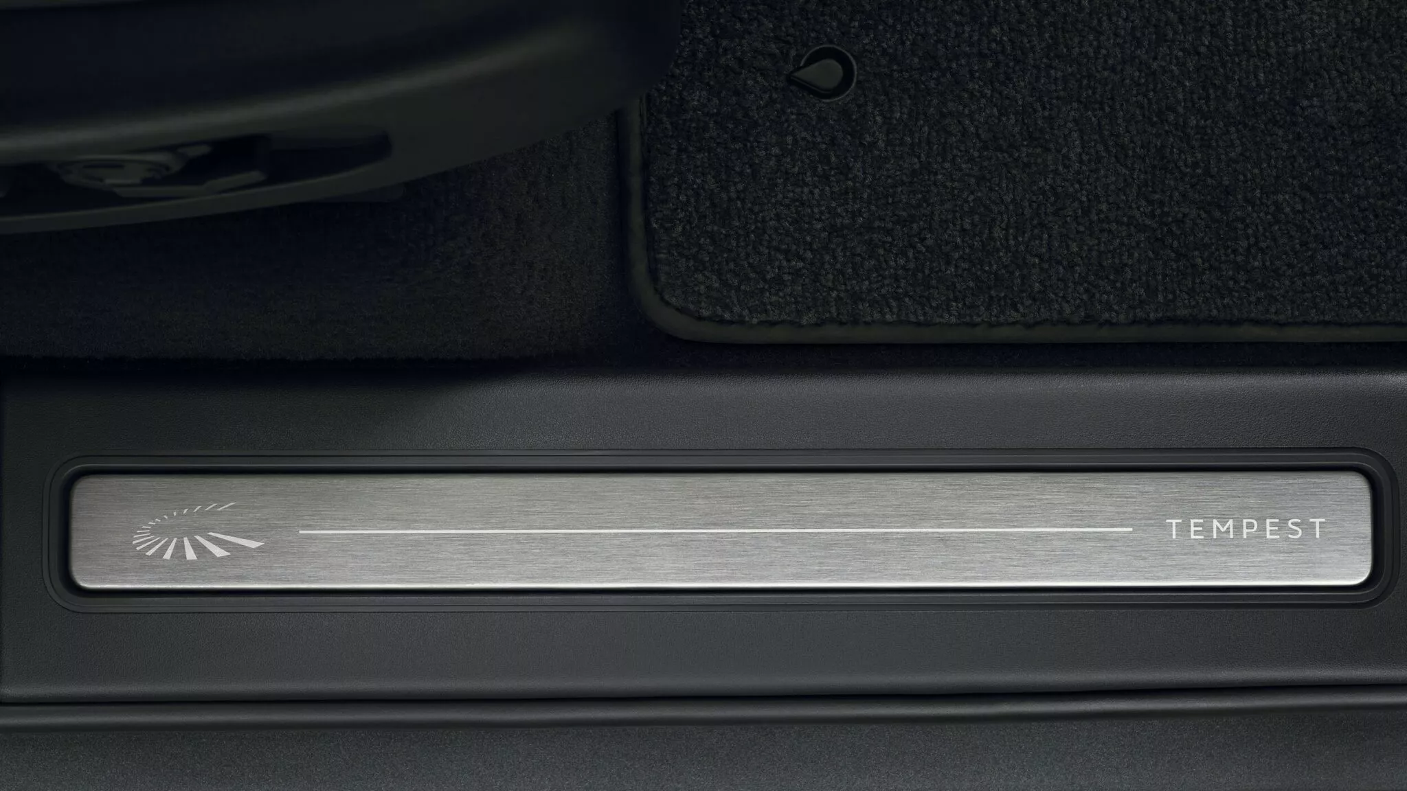 لاندروفر ديسكفري تحصل على أفخم إصدار في تاريخها للاحتفال بالذكرى السنوية 35 لانطلاقها 15