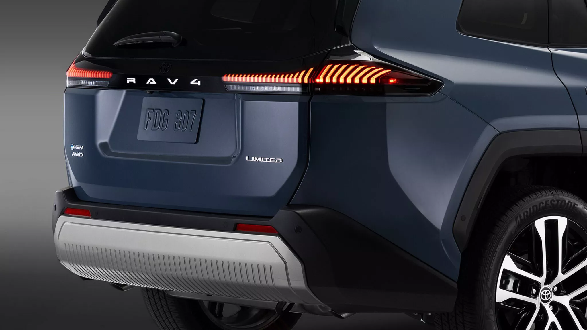 تويوتا راف فور 2026 الجيل السادس الجديد ينطلق رسمياً بتحديثات جذرية للتصميم والتقنيات والأداء تويوتا راف فور 2026 الجيل السادس الجديد ينطلق رسمياً بتحديثات جذرية للتصميم والتقنيات والأداء 13