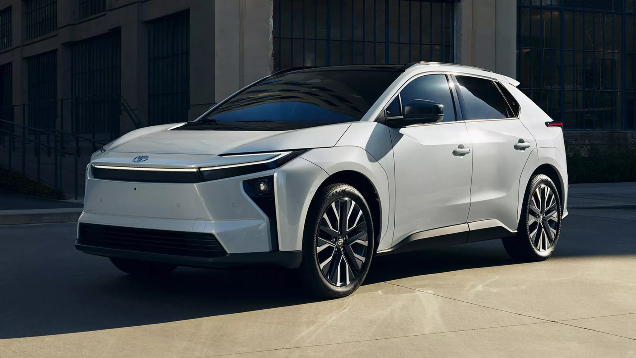 تويوتا bZ موديل 2026 الكهربائي الجديد ينطلق بقوة 343 حصان تويوتا bZ موديل 2026 الكهربائي الجديد ينطلق بقوة 343 حصان 3