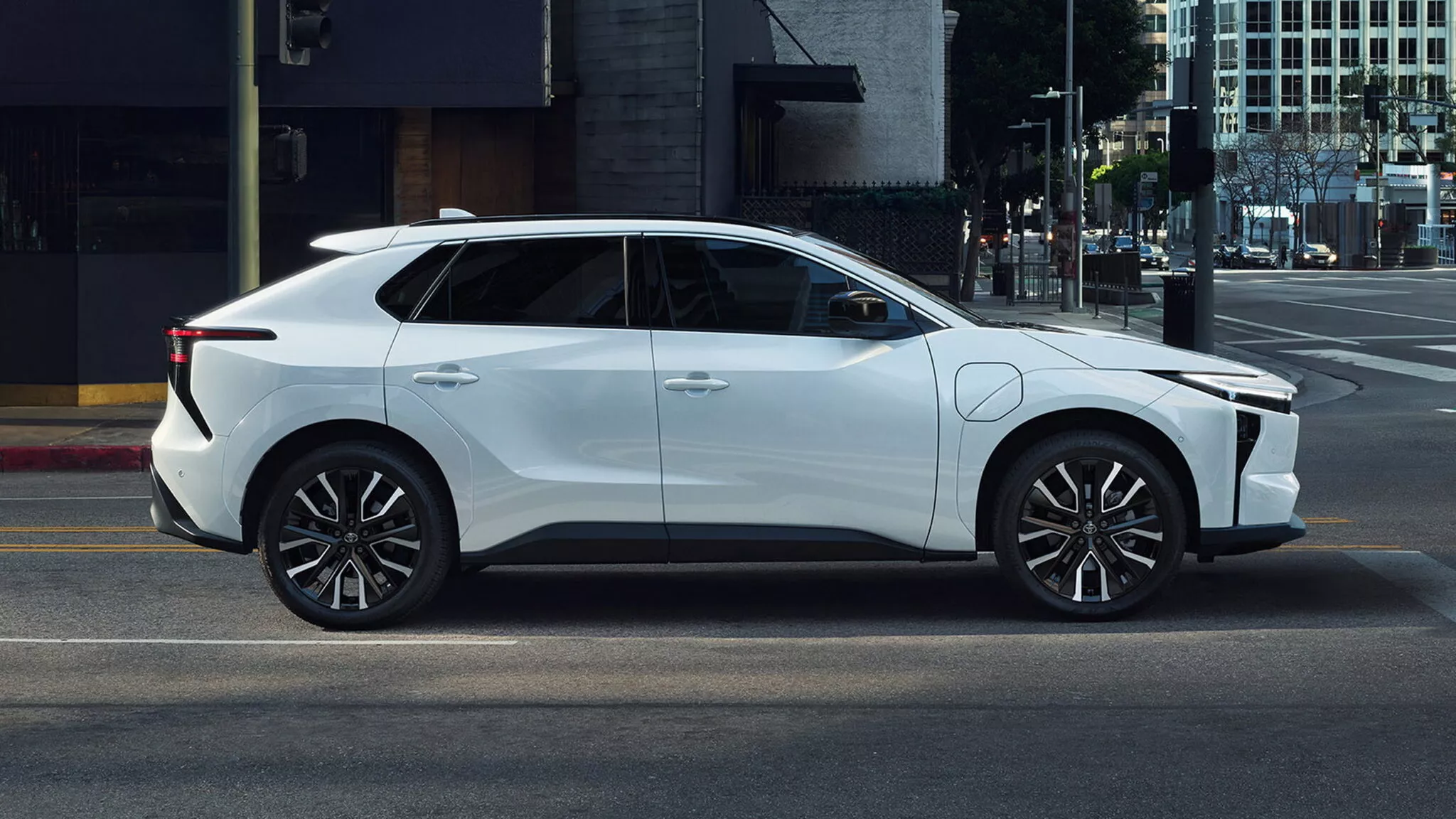 تويوتا bZ موديل 2026 الكهربائي الجديد ينطلق بقوة 343 حصان تويوتا bZ موديل 2026 الكهربائي الجديد ينطلق بقوة 343 حصان 5