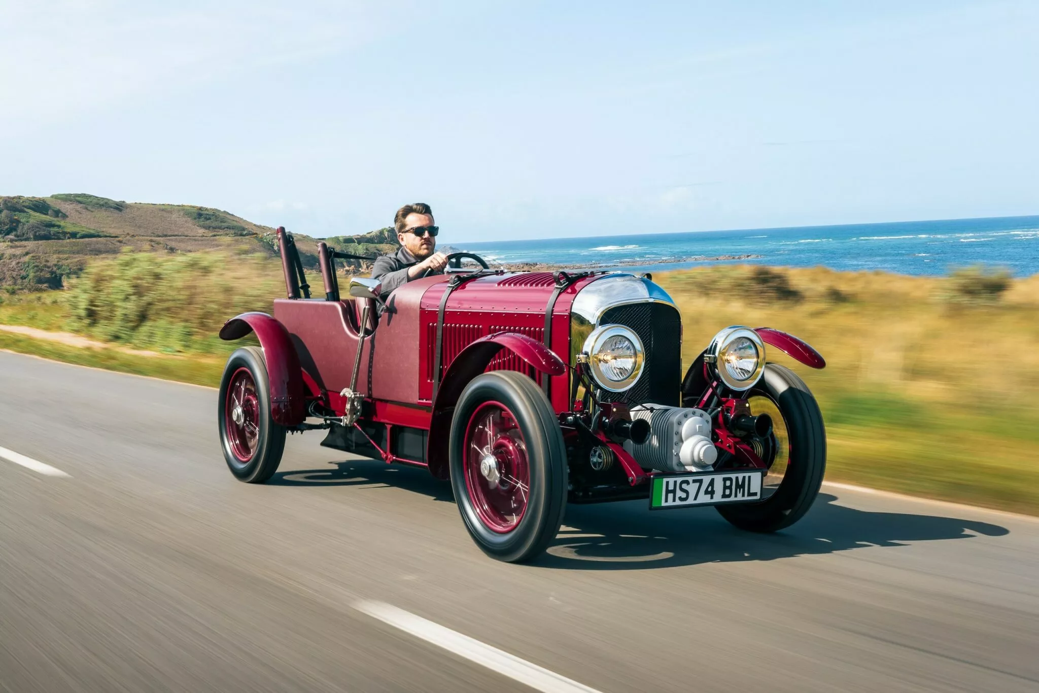 بنتلي تعيد إحياء موديل بلاور الكلاسيكي بعد 100 عام من تدشينه بنفس التصميم الأصلي وسعر 453,000 ريال