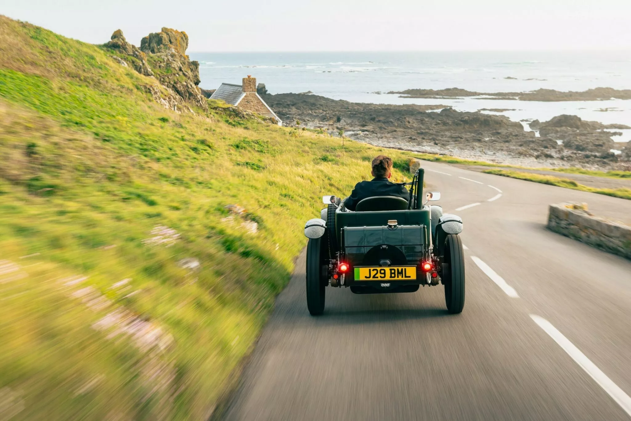 بنتلي تعيد إحياء موديل بلاور الكلاسيكي بعد 100 عام من تدشينه بنفس التصميم الأصلي وسعر 453,000 ريال 5