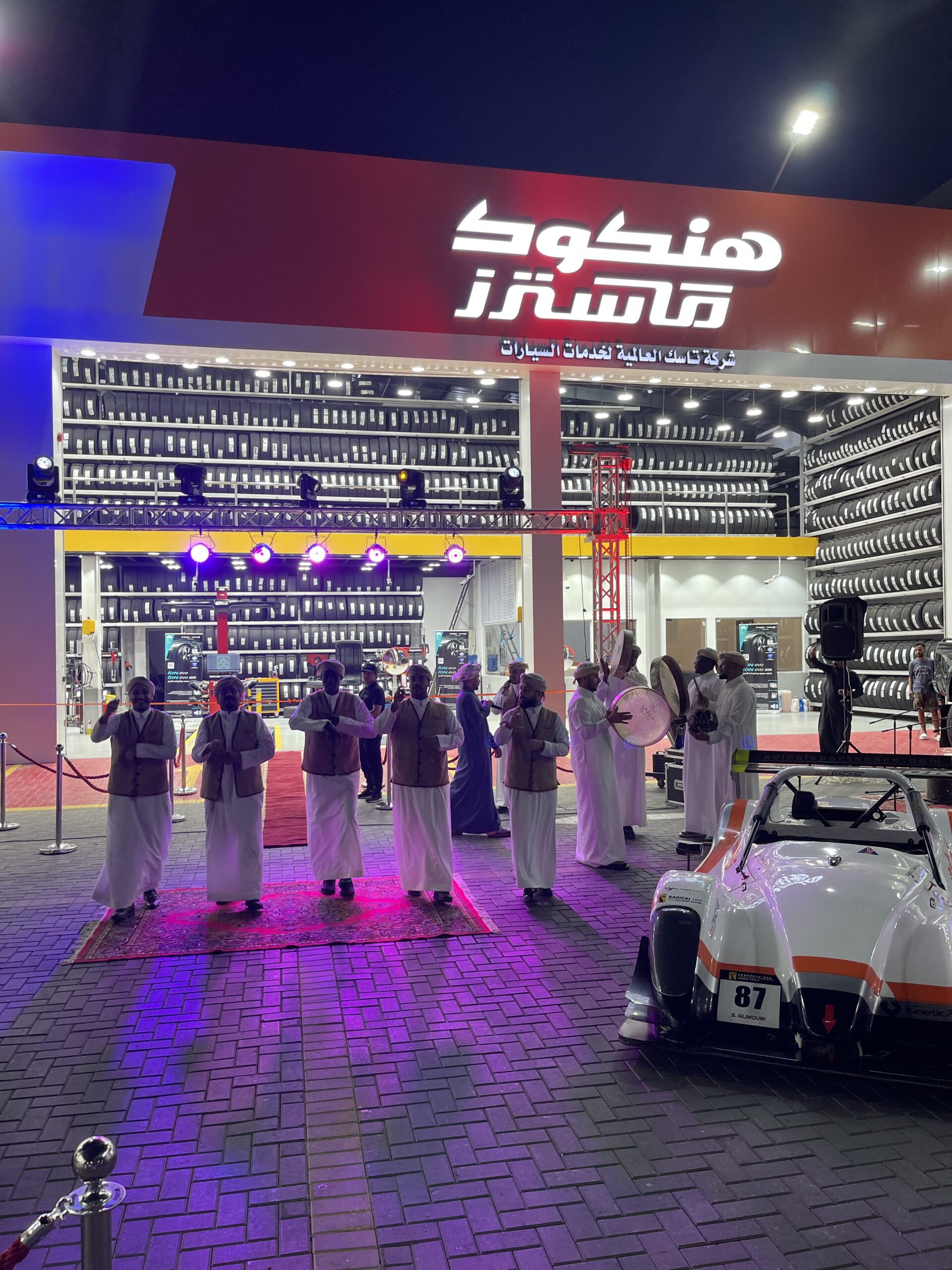 بن شيهون تفتتح أجدد فروع هانكوك ماستر فرع جدة.. تجربة عالمية في خدمات الإطارات بن شيهون تفتتح أجدد فروع هانكوك ماستر فرع جدة.. تجربة عالمية في خدمات الإطارات 17