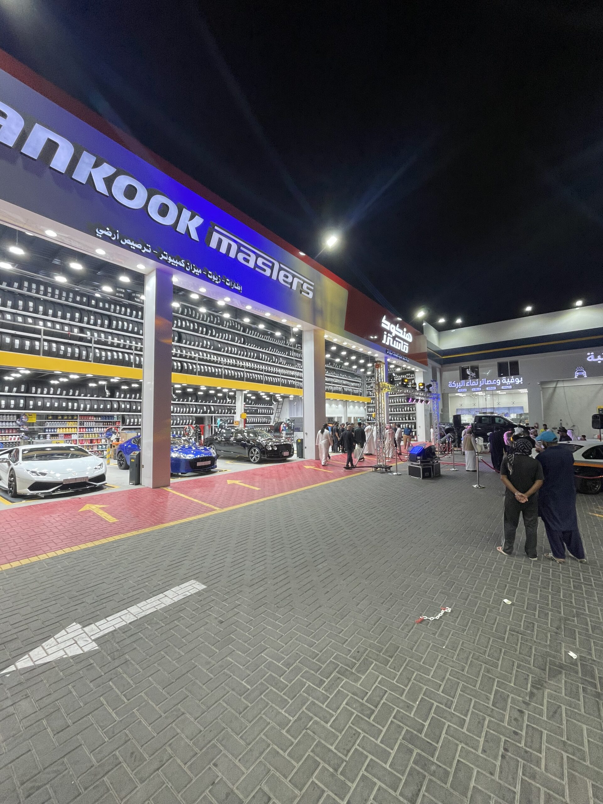 بن شيهون تفتتح أجدد فروع هانكوك ماستر فرع جدة.. تجربة عالمية في خدمات الإطارات بن شيهون تفتتح أجدد فروع هانكوك ماستر فرع جدة.. تجربة عالمية في خدمات الإطارات 1