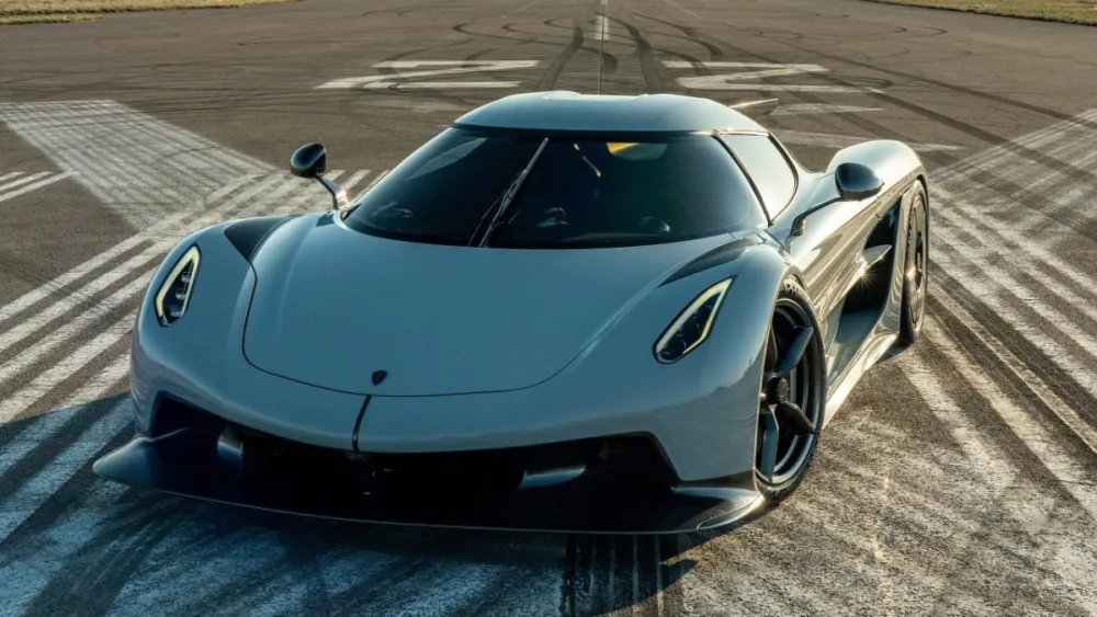 كوينيجسيج جيسكو بقوة 1600 حصان تكسر عدة أرقام قياسية جديدة للسرعة! كوينيجسيج جيسكو بقوة 1600 حصان تكسر عدة أرقام قياسية جديدة للسرعة! 1