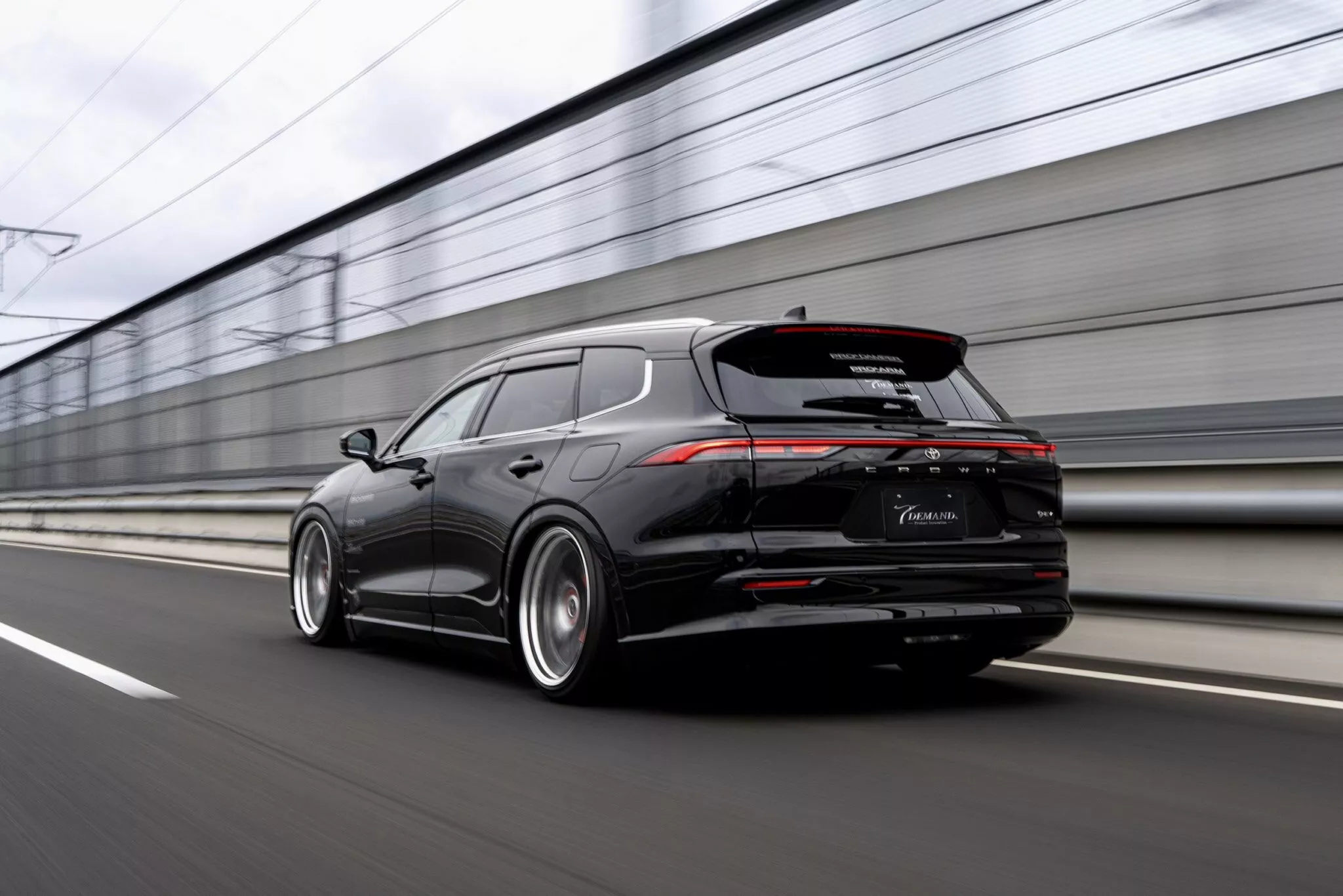 تويوتا كراون تحصل على تعديلات يابانية لتحويلها إلى واجن رياضية مدهشة تويوتا كراون تحصل على تعديلات يابانية لتحويلها إلى واجن رياضية مدهشة 1