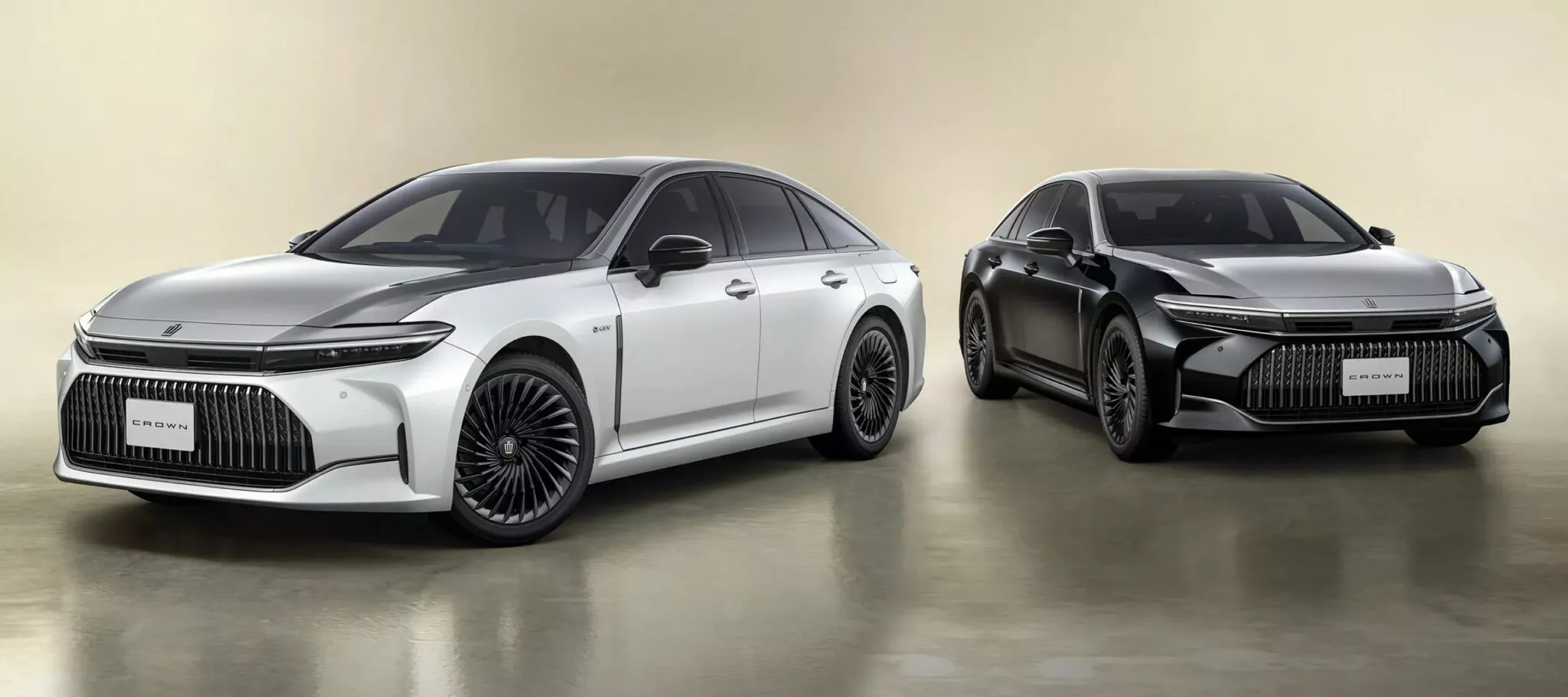 تويوتا كراون سيدان تحصل على إصدار جمالي بديع في اليابان للاحتفال بالذكرى السنوية السبعين للموديل