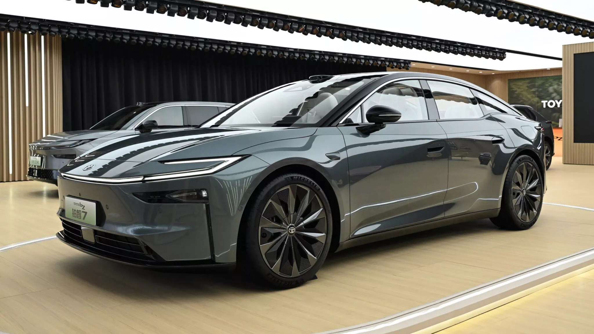 أخبار السيارات في أسبوع: لكزس ES 2026 تظهر لأول مرة عالميًا ومرسيدس تكشف عن أفخم سياراتها بشاشة 65 بوصة أخبار السيارات في أسبوع: لكزس ES 2026 تظهر لأول مرة عالميًا ومرسيدس تكشف عن أفخم سياراتها بشاشة 65 بوصة 8