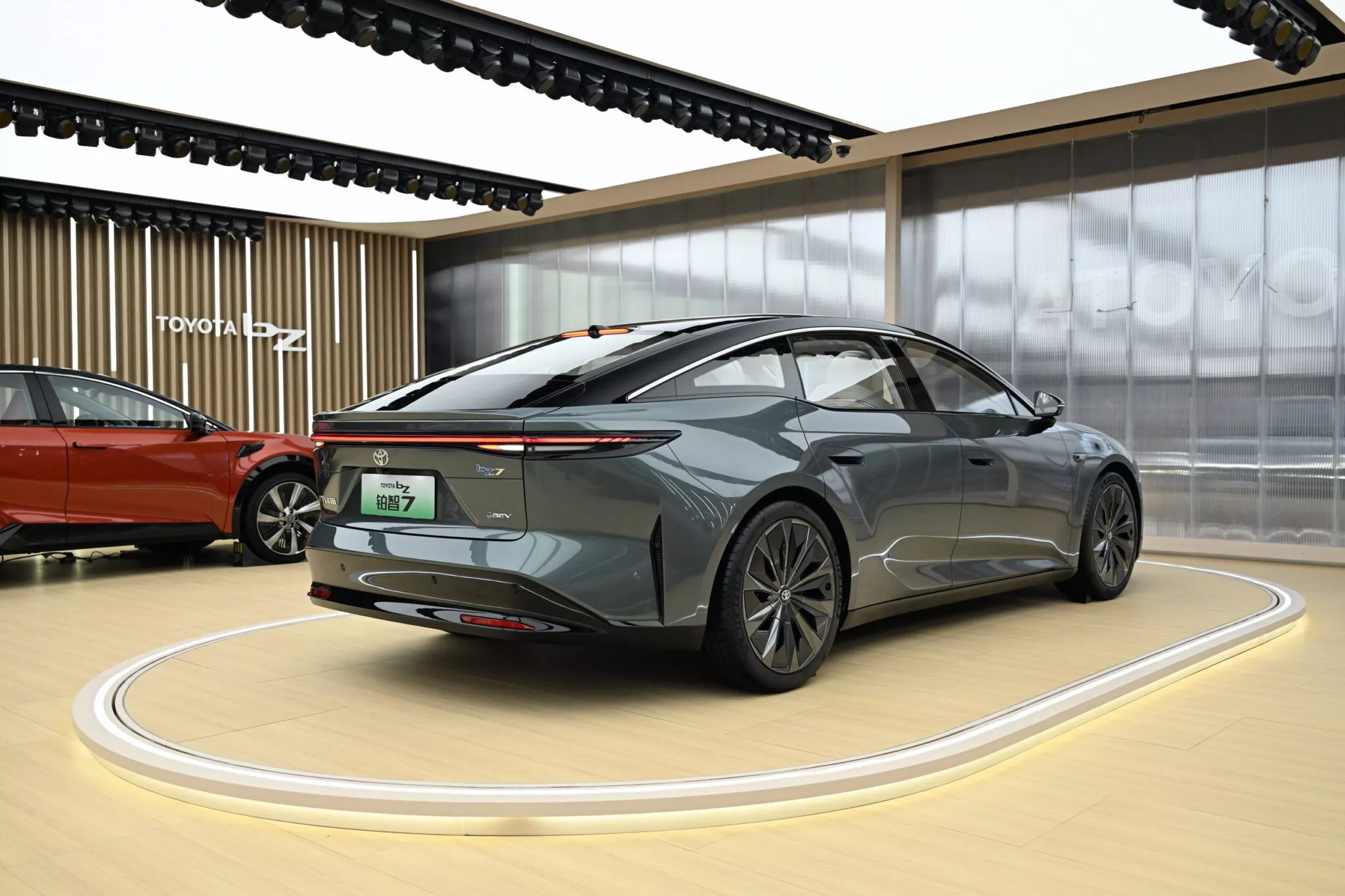 أخبار السيارات في أسبوع: لكزس ES 2026 تظهر لأول مرة عالميًا ومرسيدس تكشف عن أفخم سياراتها بشاشة 65 بوصة أخبار السيارات في أسبوع: لكزس ES 2026 تظهر لأول مرة عالميًا ومرسيدس تكشف عن أفخم سياراتها بشاشة 65 بوصة 12